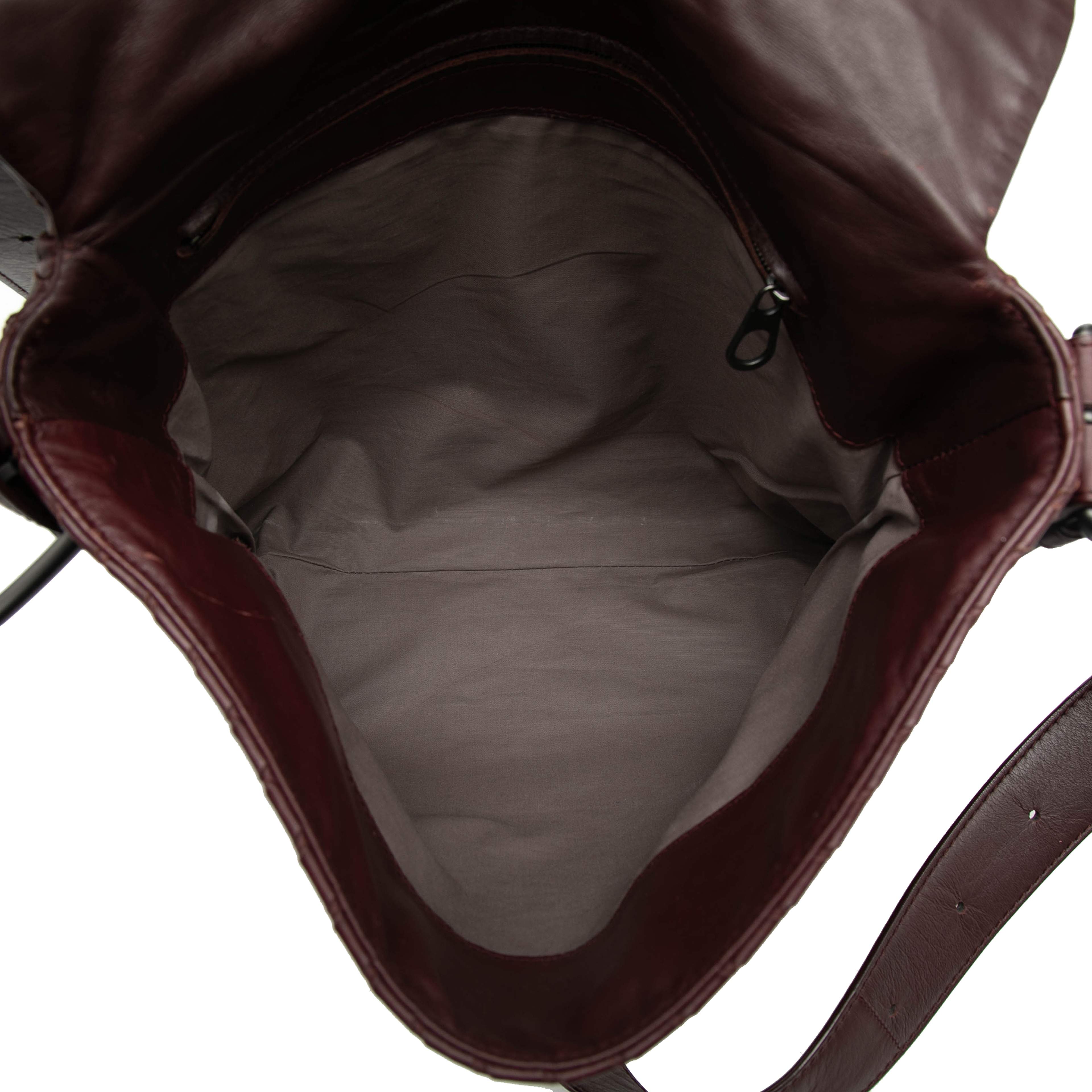 Bottega Veneta Nappa Intrecciato Flap Crossbody, från Luxclusif, i färgen burgundy. Klicka för att öppna bilden i stort format