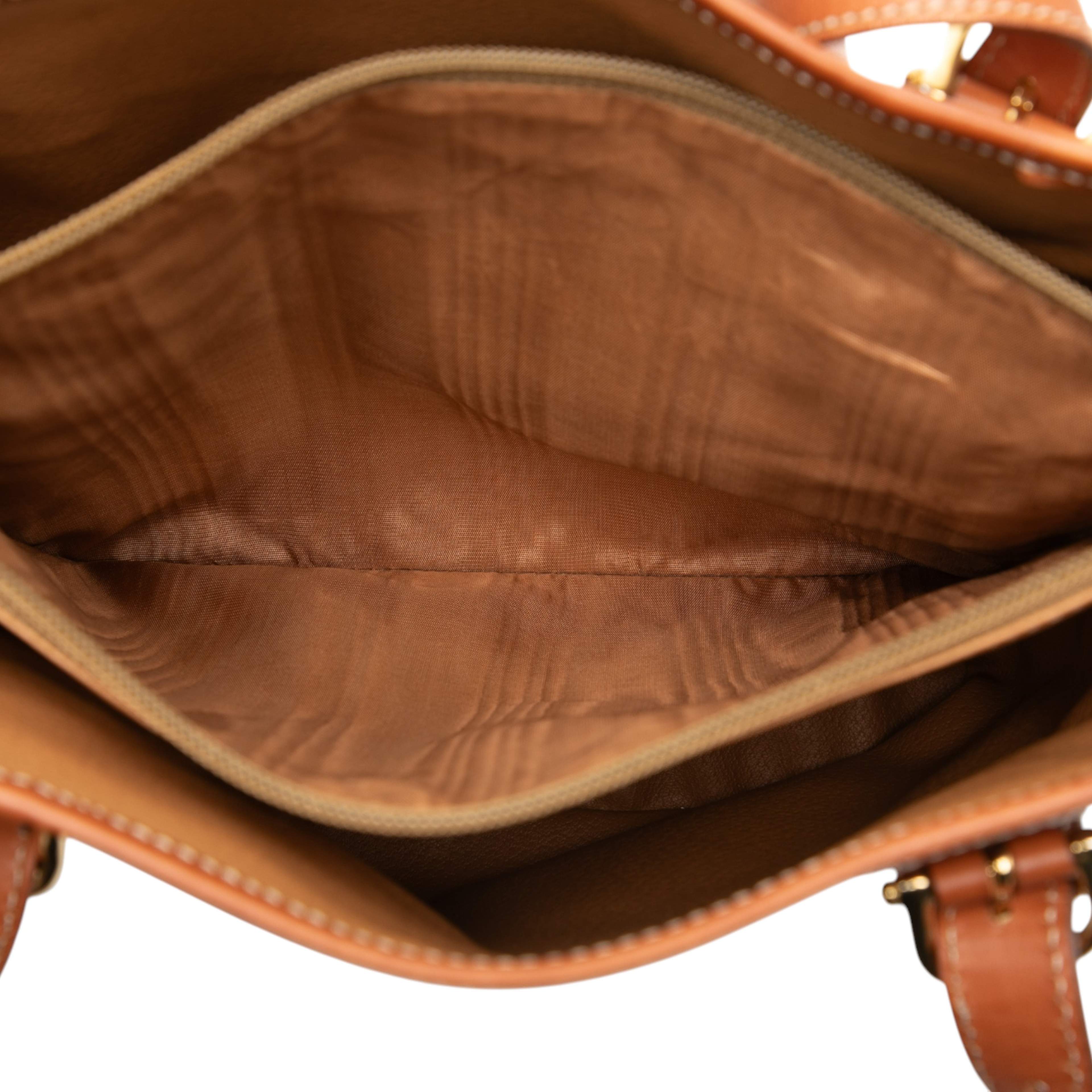 Celine Macadam Coated Canvas Tote, från Luxclusif, i färgen brown. Klicka för att öppna bilden i stort format