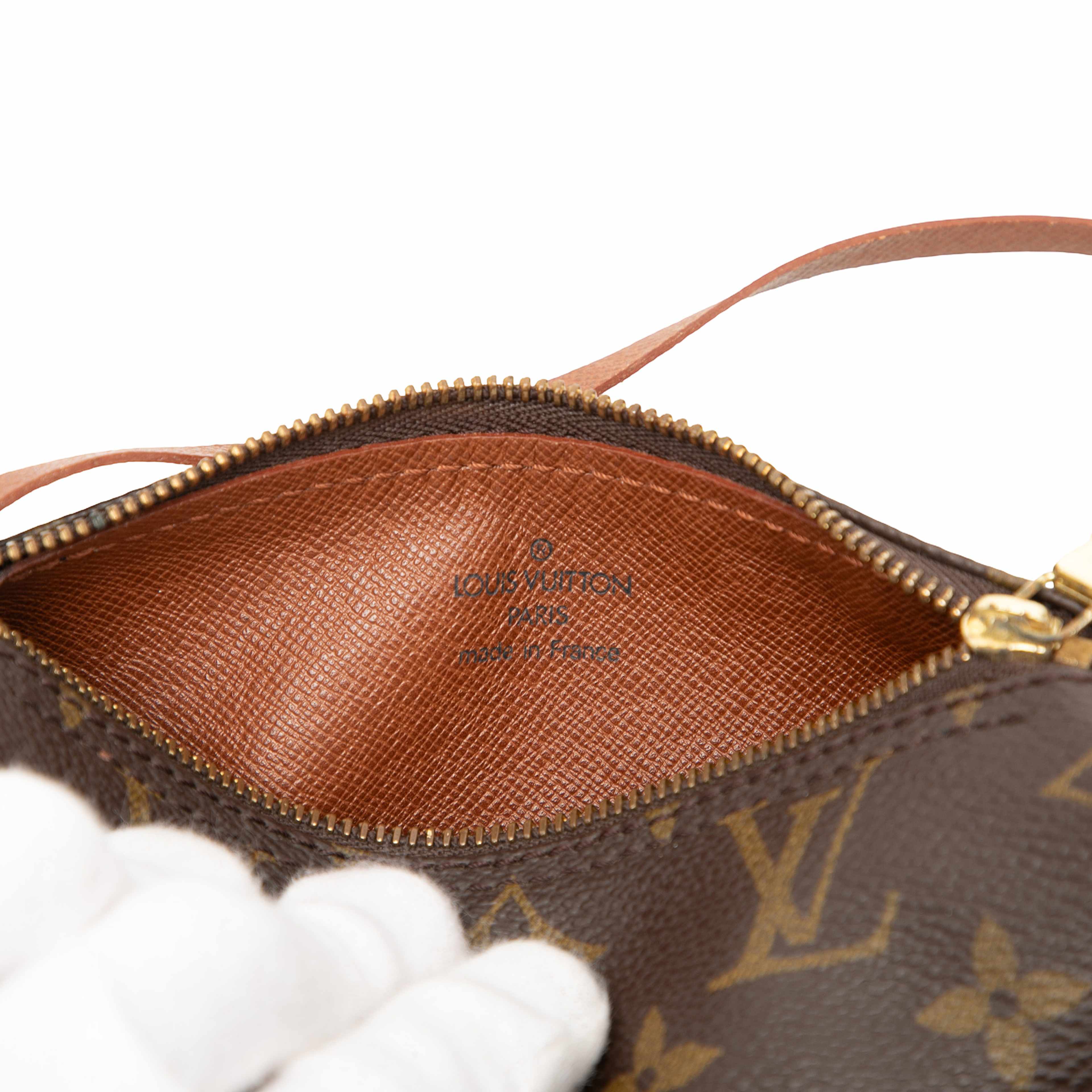 Louis Vuitton Monogram Papillon Pochette, från Luxclusif, i färgen brown. Klicka för att öppna bilden i stort format