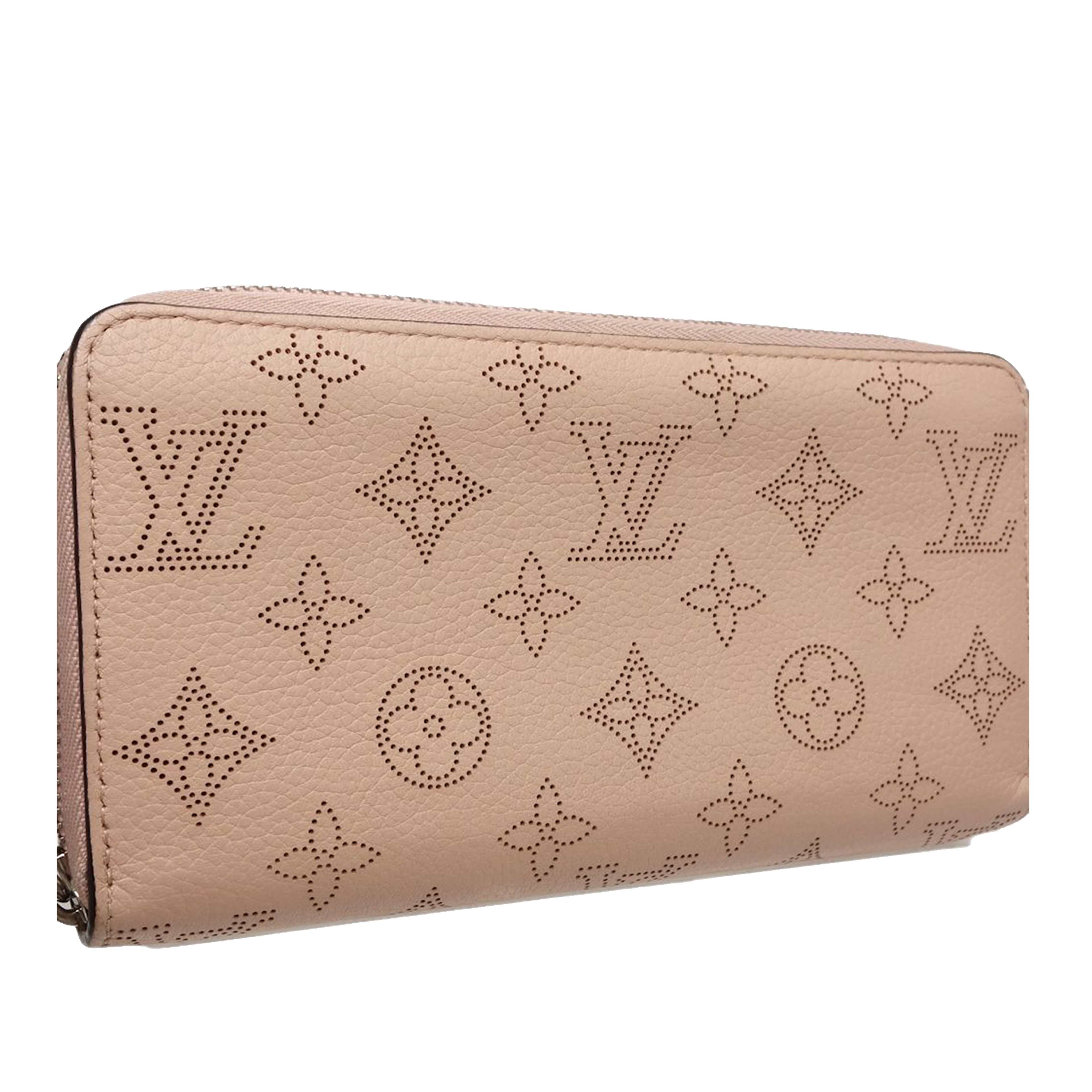 Louis Vuitton Monogram Mahina Zippy Long Wallet, från Luxclusif, i färgen rosa. Klicka för att öppna bilden i stort format