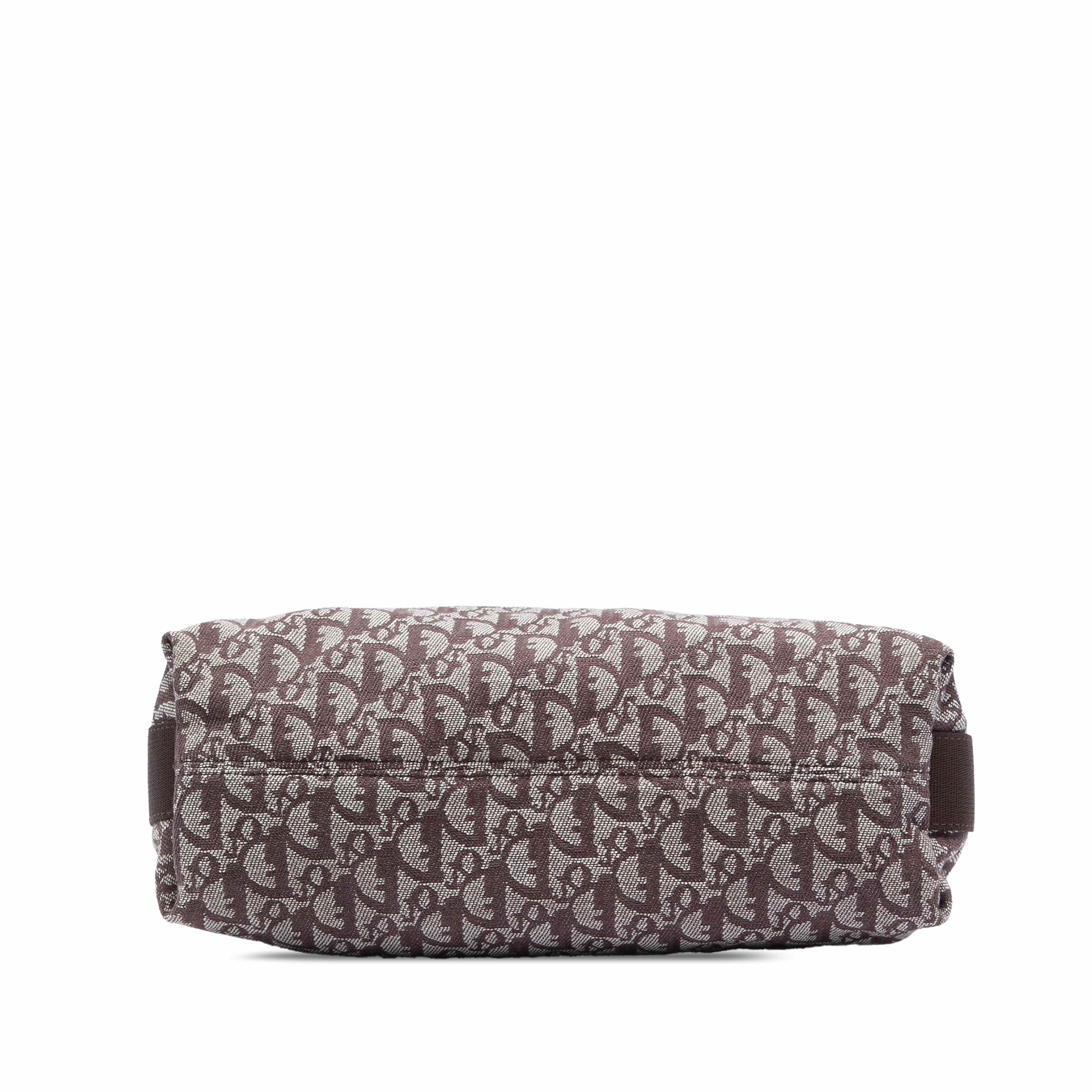 Dior Diorissimo Trotter Canvas Crossbody, från Luxclusif, i färgen brun. Klicka för att öppna bilden i stort format
