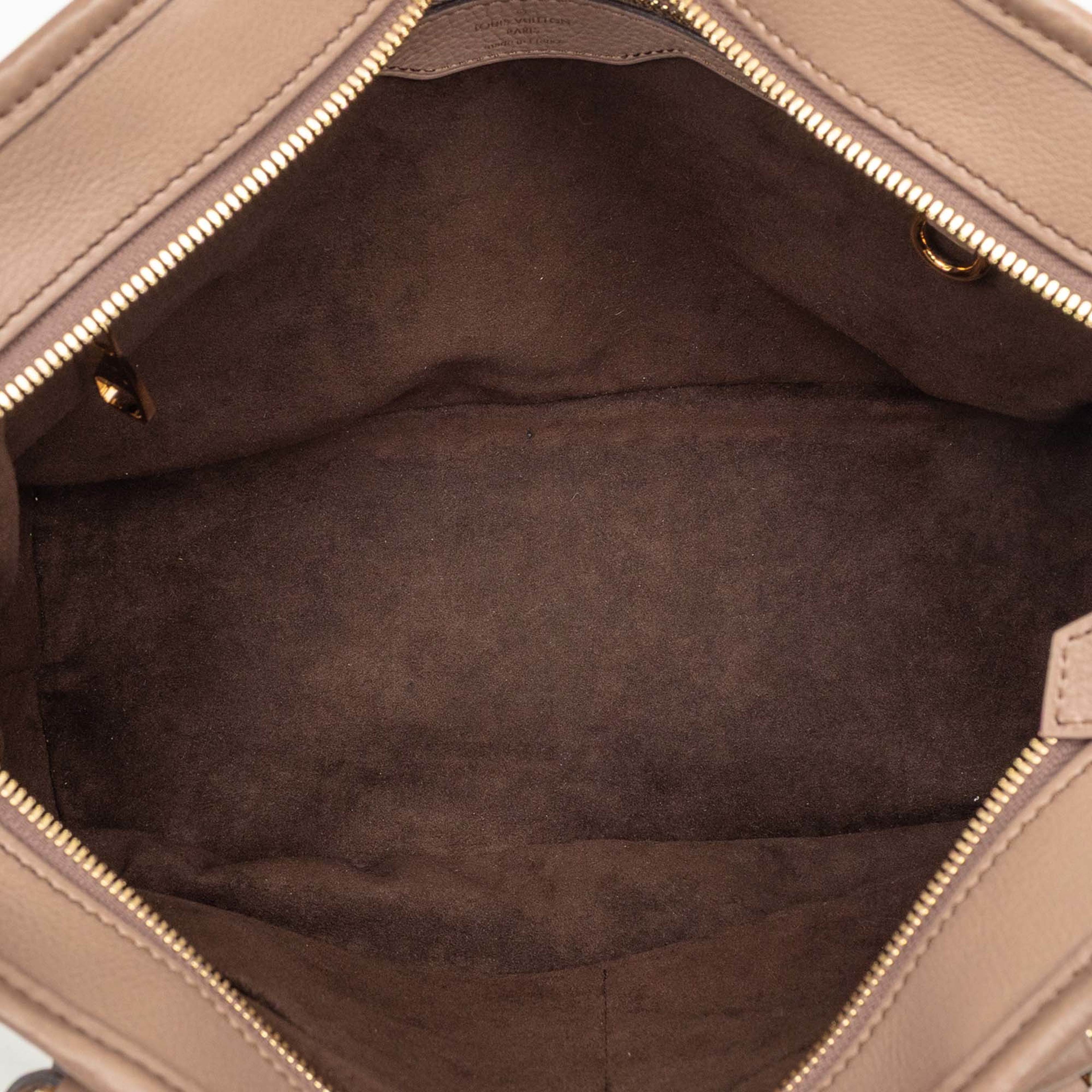 Louis Vuitton Monogram Mahina Stellar Pm, från Luxclusif, i färgen brown. Klicka för att öppna bilden i stort format