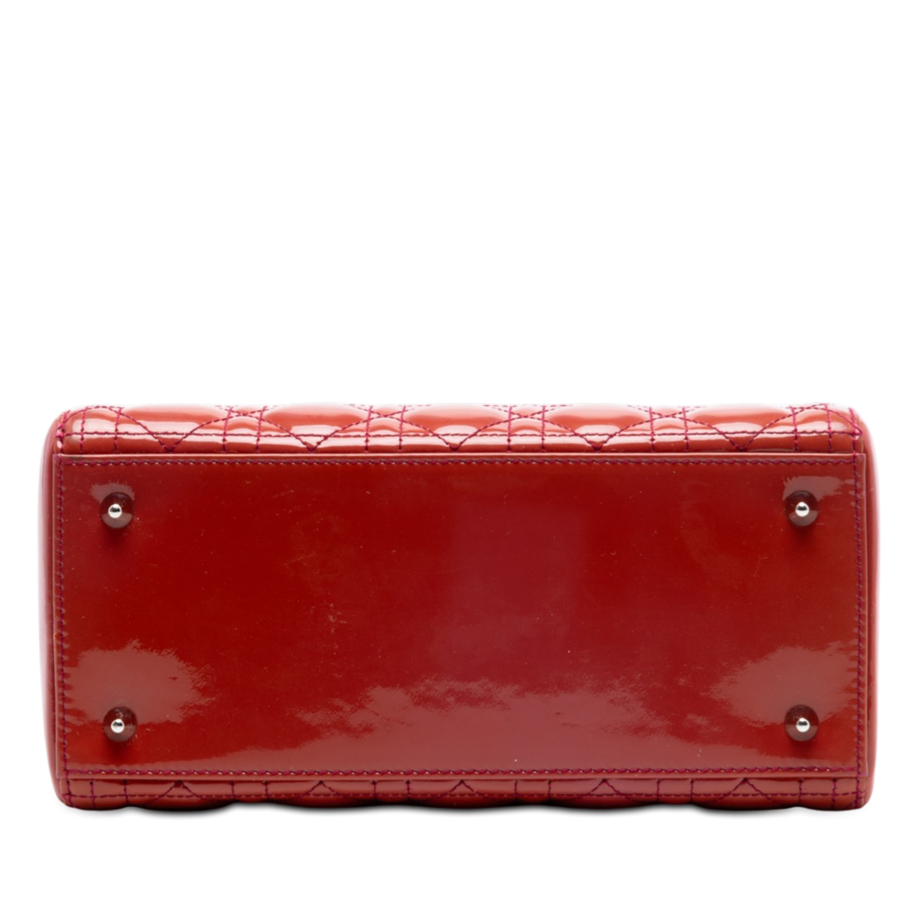 Dior Medium Patent Cannage Lady Dior, från Luxclusif, i färgen red. Klicka för att öppna bilden i stort format