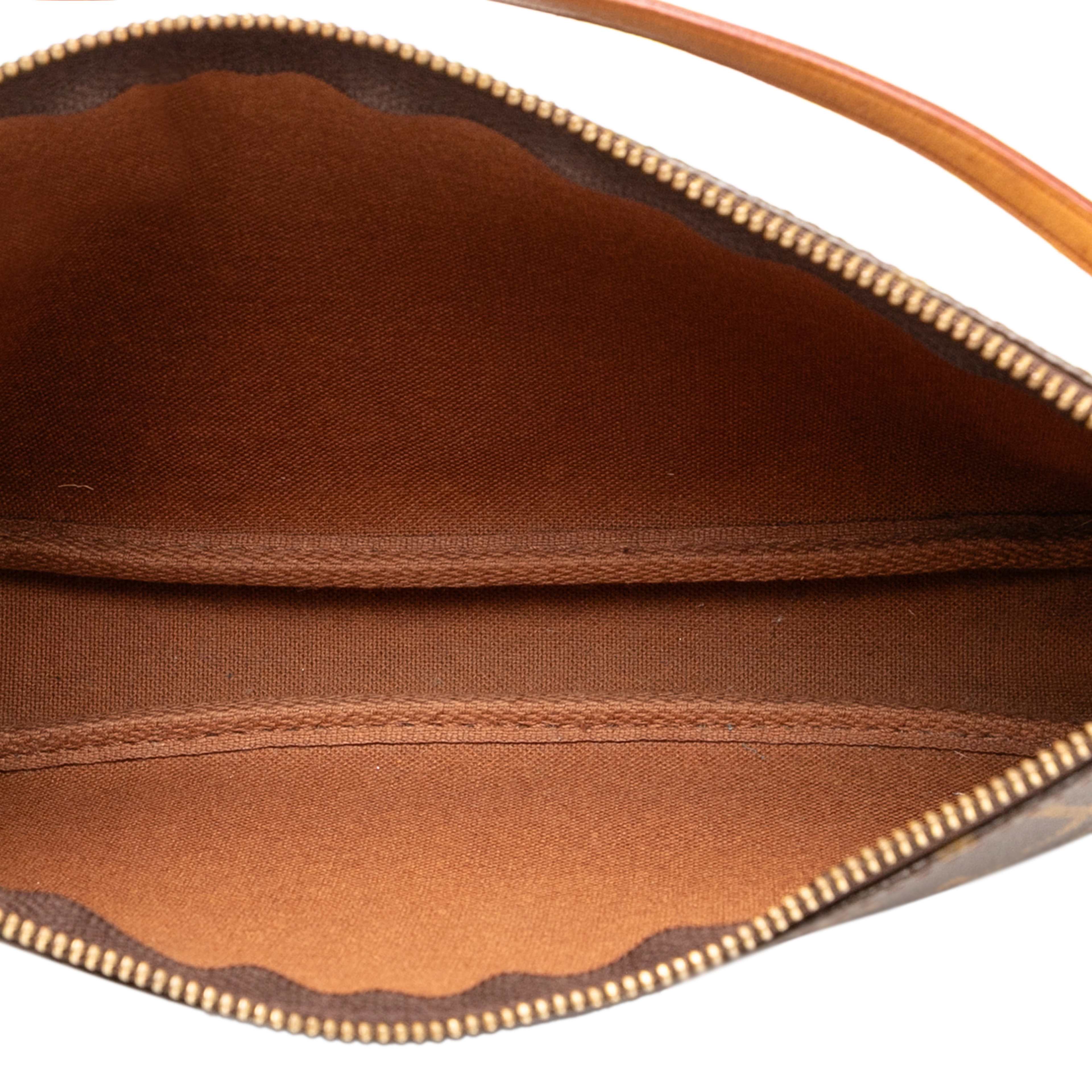 Louis Vuitton Monogram Pochette Accessoires, från Luxclusif, i färgen brown. Klicka för att öppna bilden i stort format