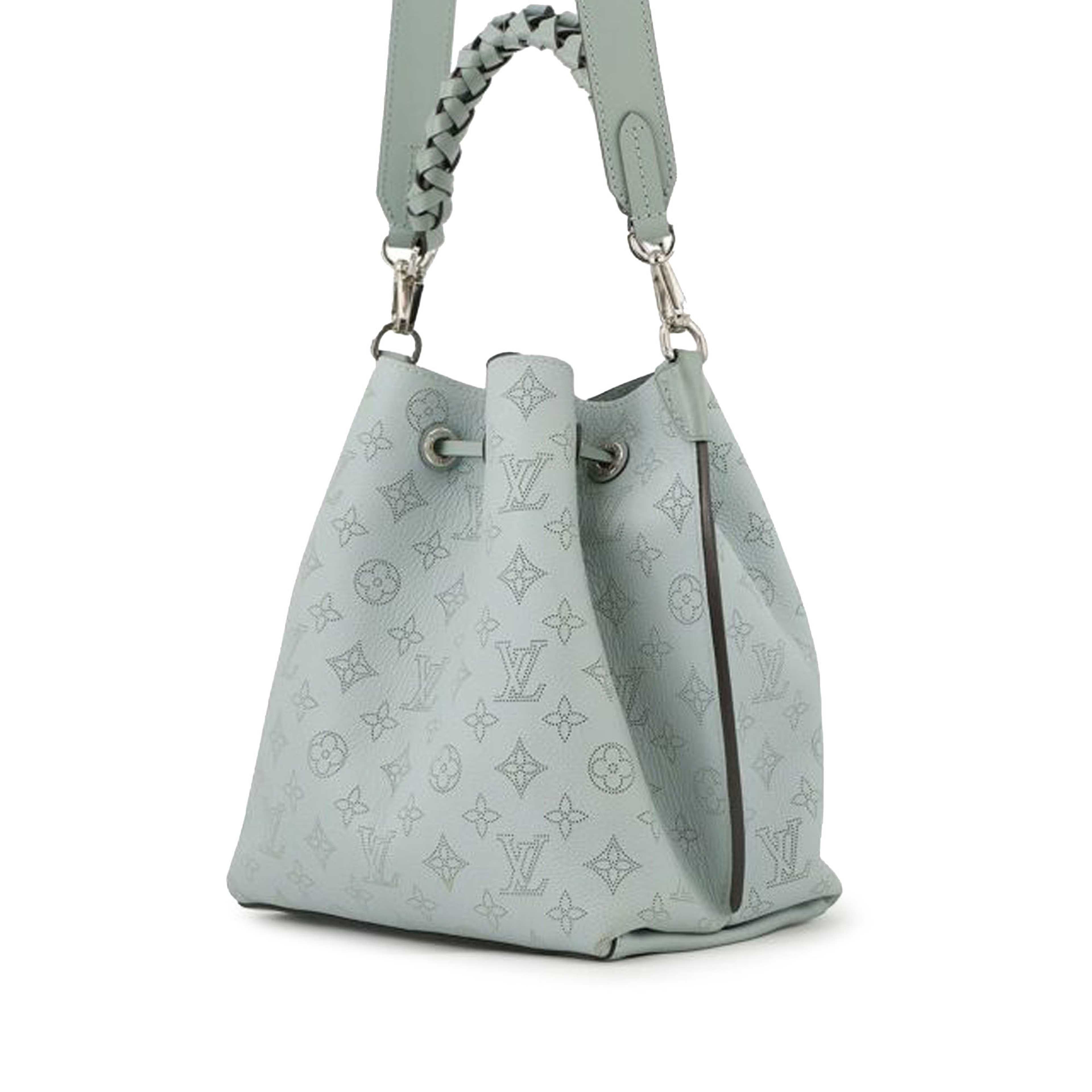 Louis Vuitton Monogram Mahina Muria, från Luxclusif, i färgen light blue. Klicka för att öppna bilden i stort format