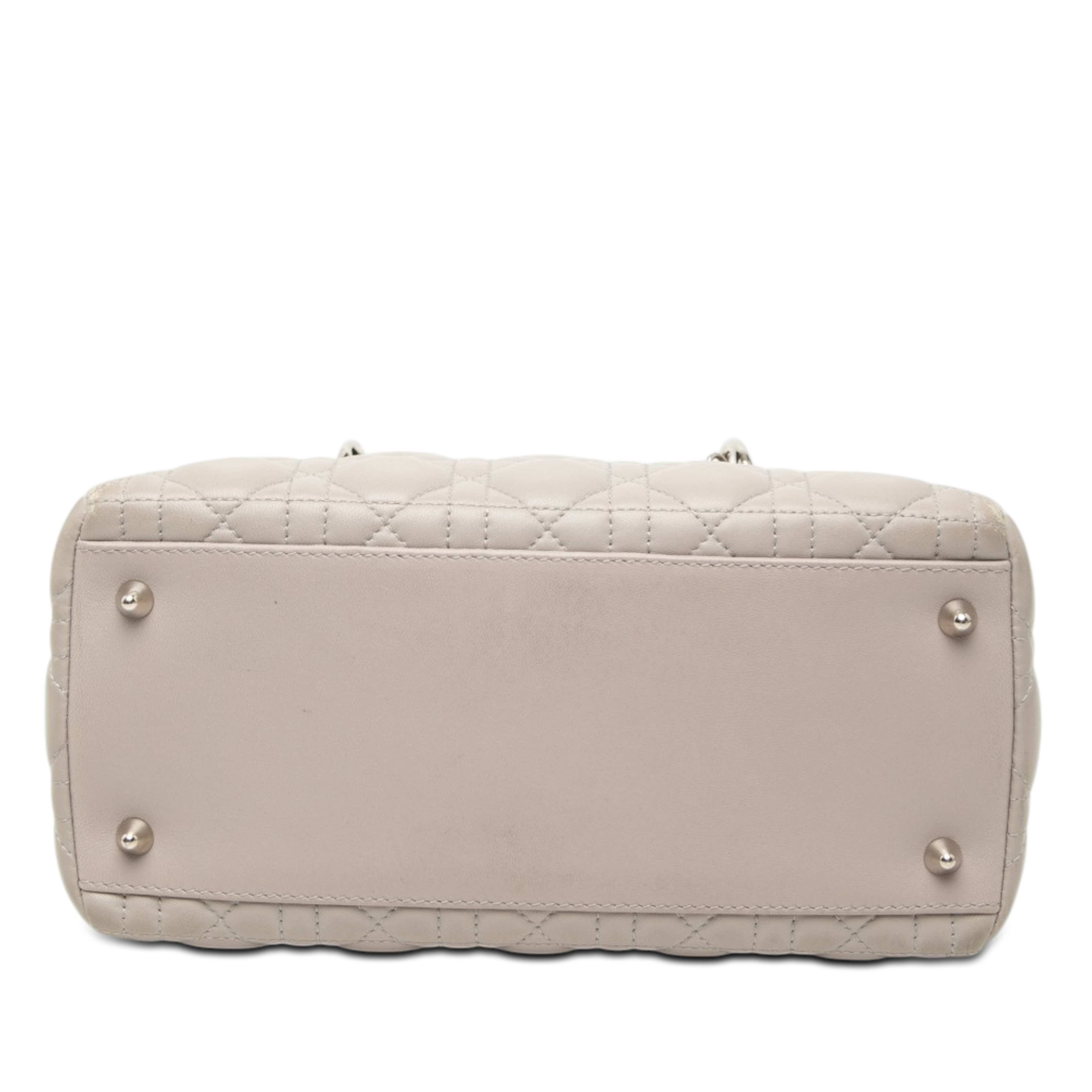 Dior Medium Lambskin Cannage Lady Dior, från Luxclusif, i färgen gray. Klicka för att öppna bilden i stort format