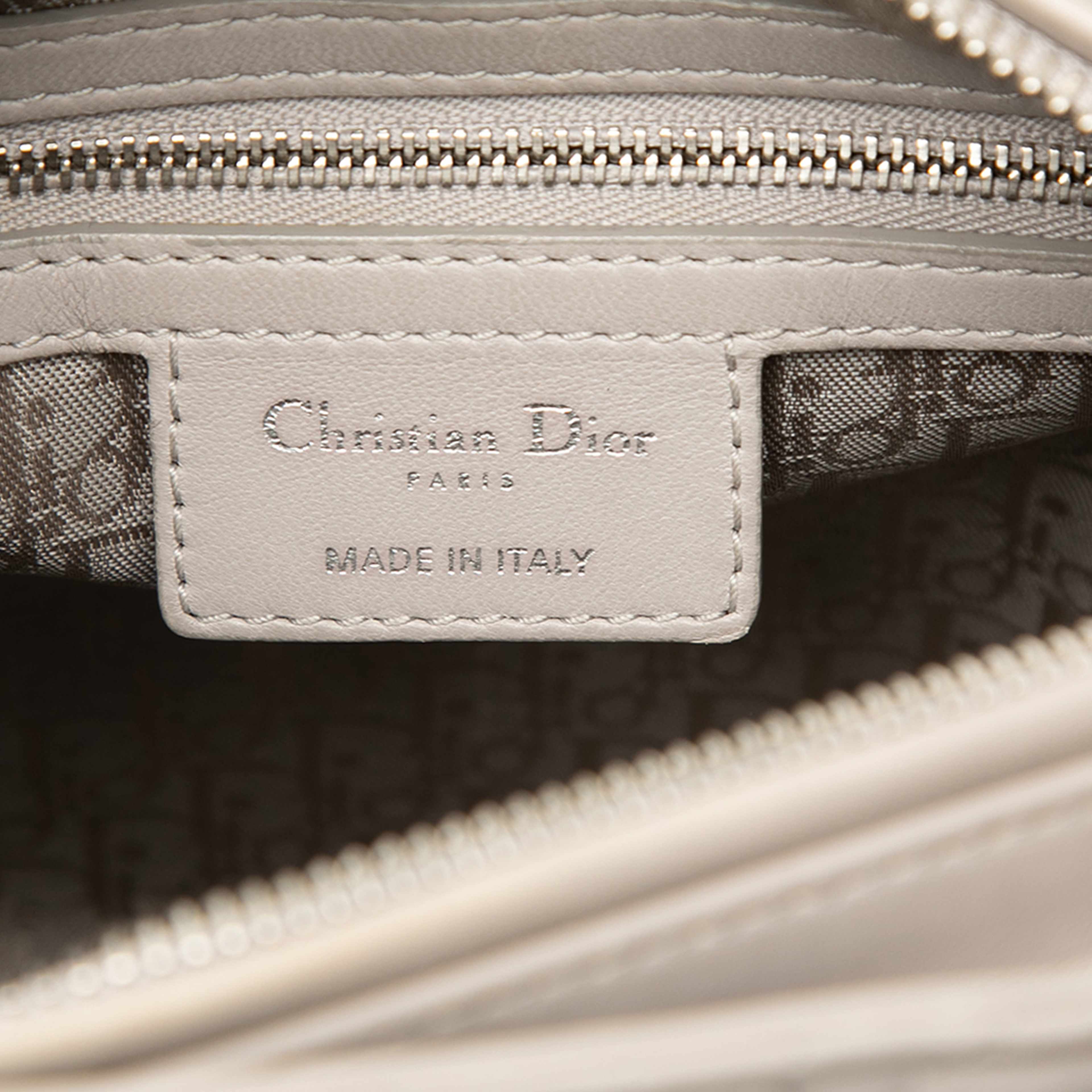 Dior Medium Lambskin Cannage Lady Dior, från Luxclusif, i färgen gray. Klicka för att öppna bilden i stort format