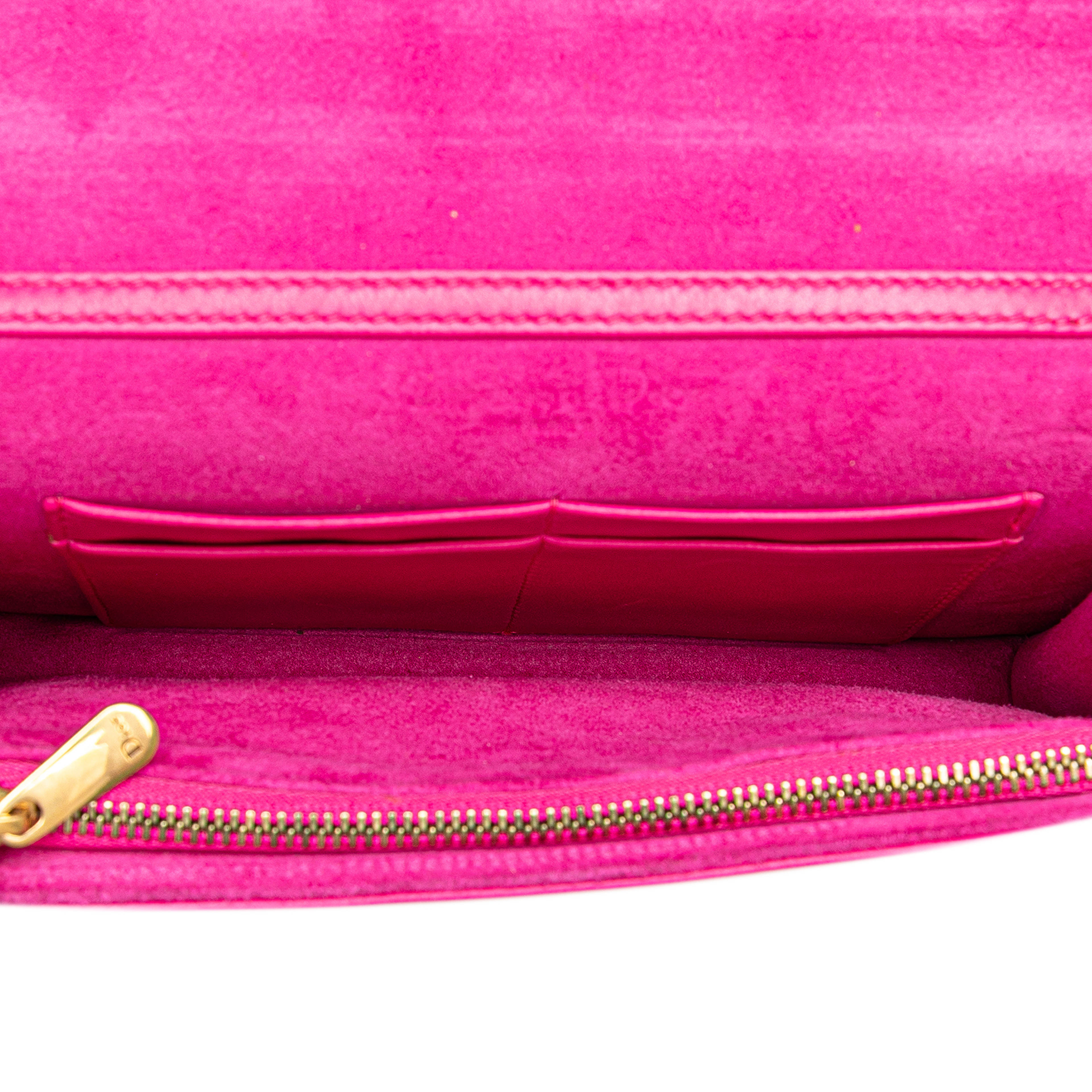 Dior Lambskin Cannage Dioraddict Wallet On Chain, från Luxclusif, i färgen hot pink.