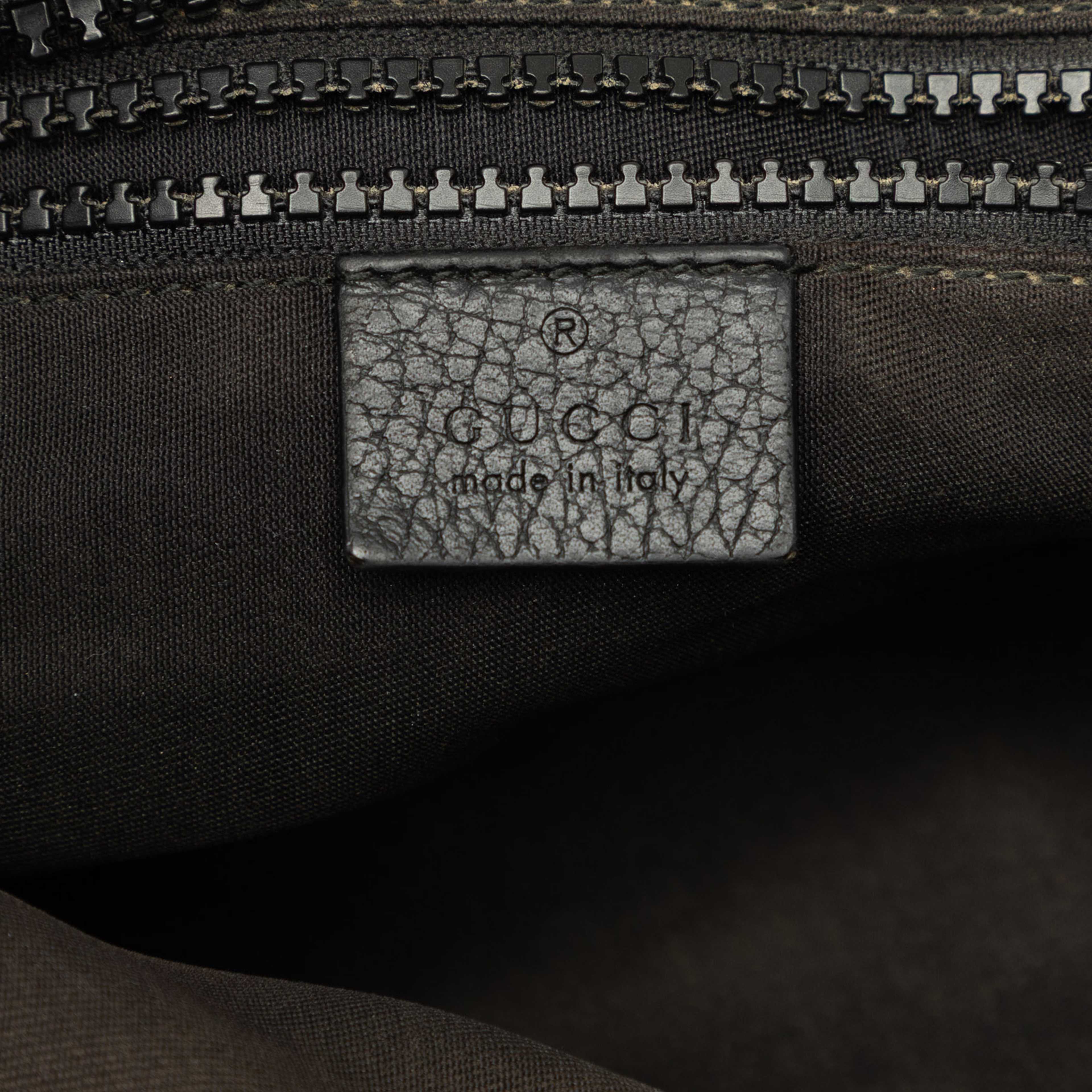 Gucci Gg Nylon Web Crossbody, från Luxclusif, i färgen svart. Klicka för att öppna bilden i stort format