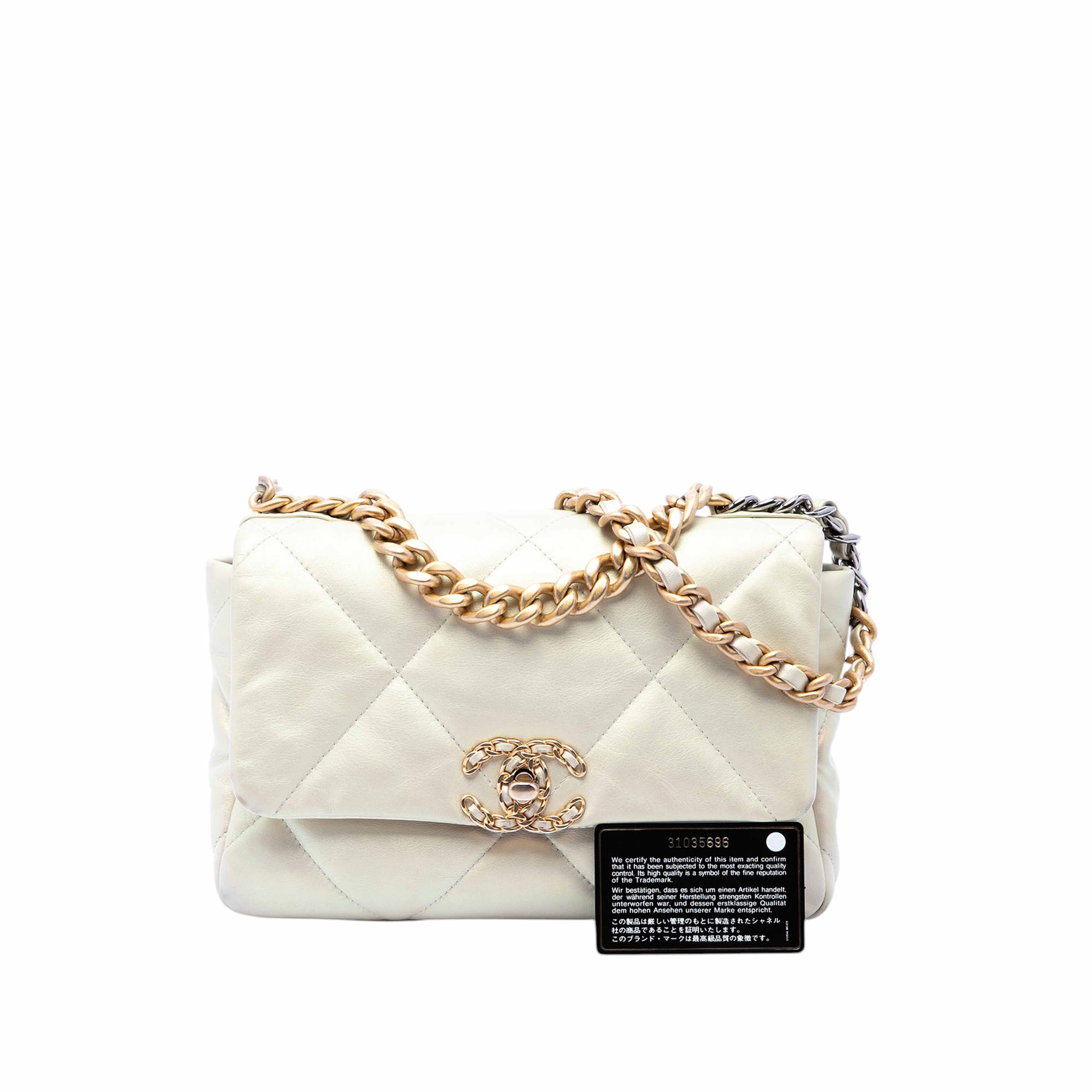 Chanel Medium Iridescent Lambskin 19 Flap, från Luxclusif, i färgen vit. Klicka för att öppna bilden i stort format
