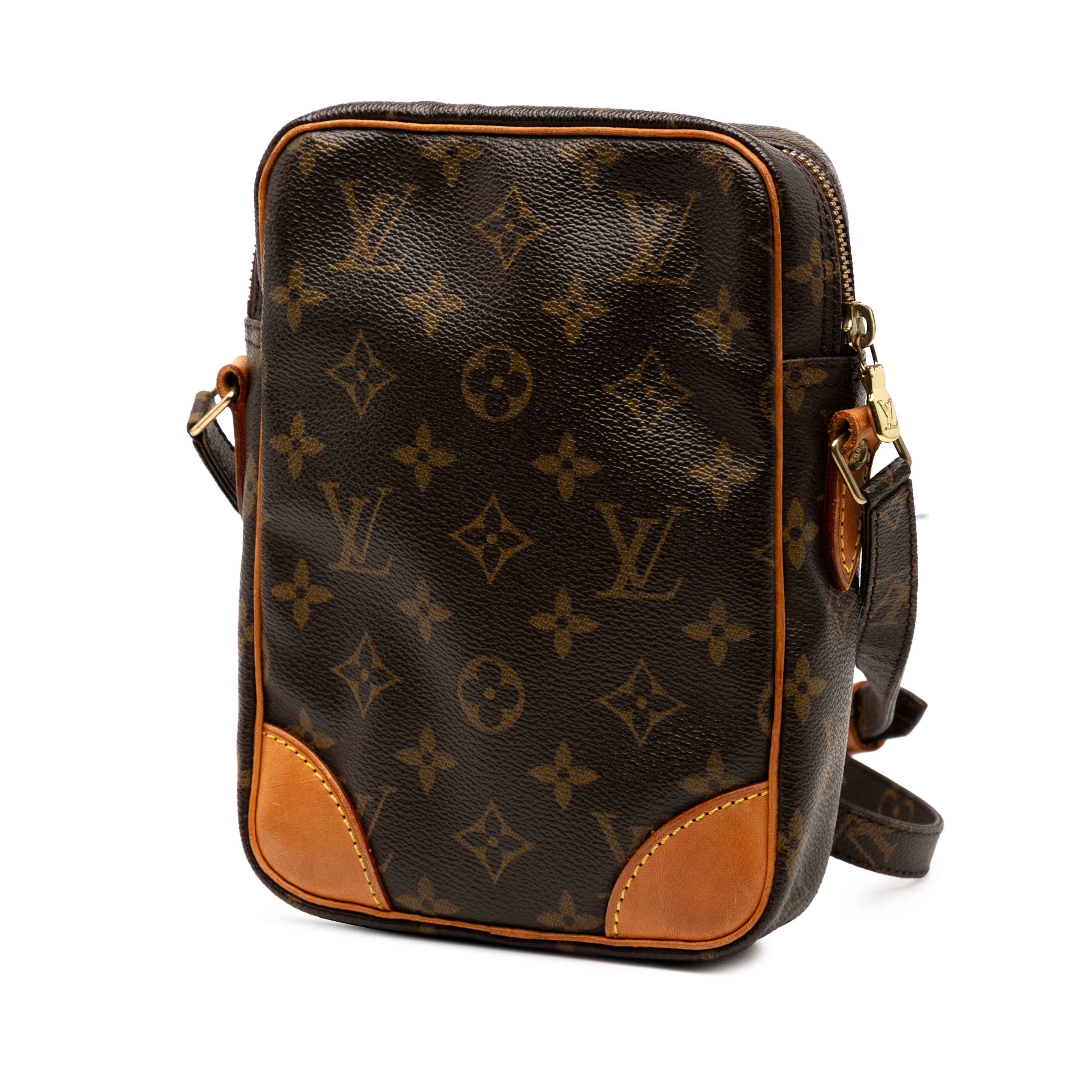 Louis Vuitton Monogram Danube, från Luxclusif, i färgen brun. Klicka för att öppna bilden i stort format