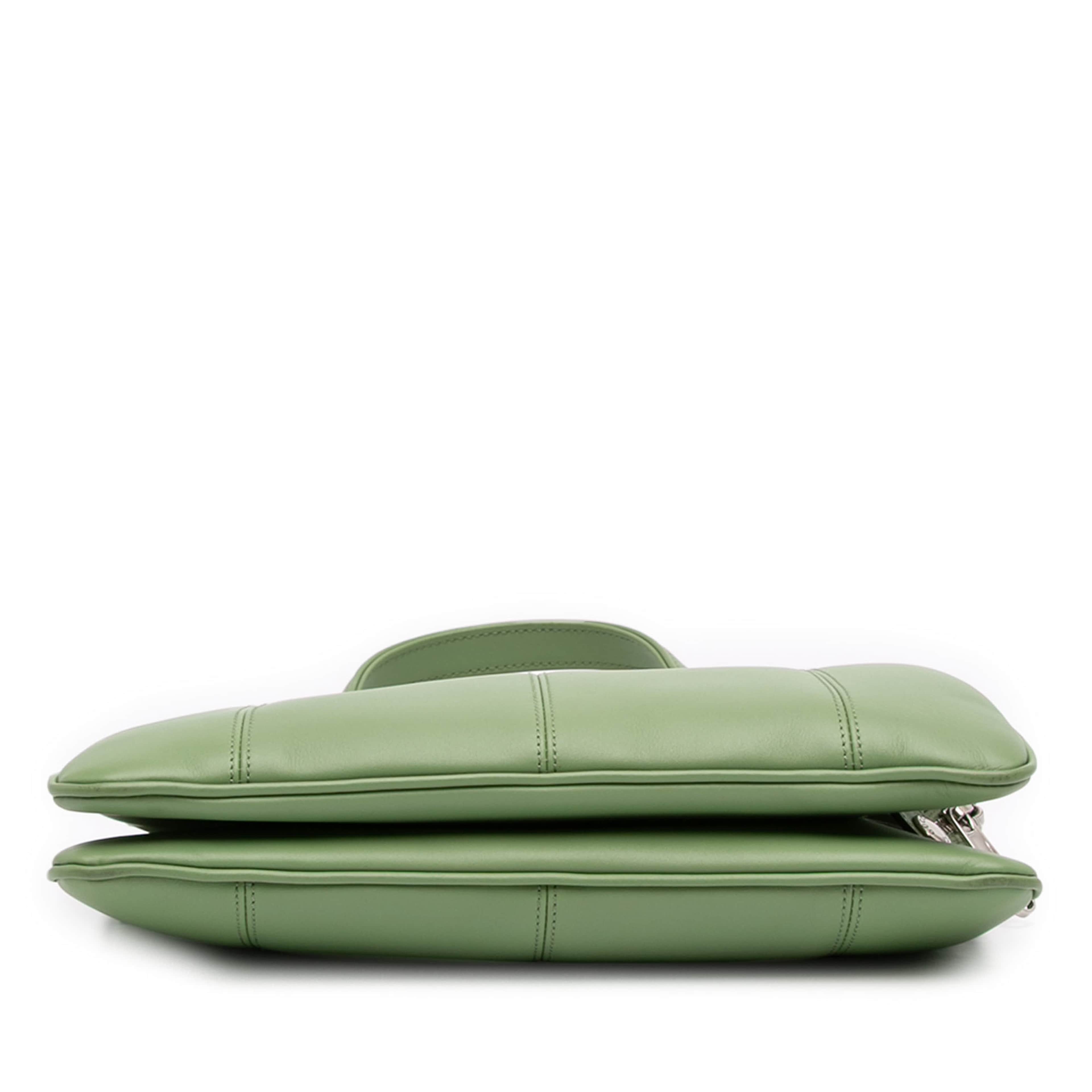 Gucci Small Leather Petite Gg Tote, från Luxclusif, i färgen light green. Klicka för att öppna bilden i stort format