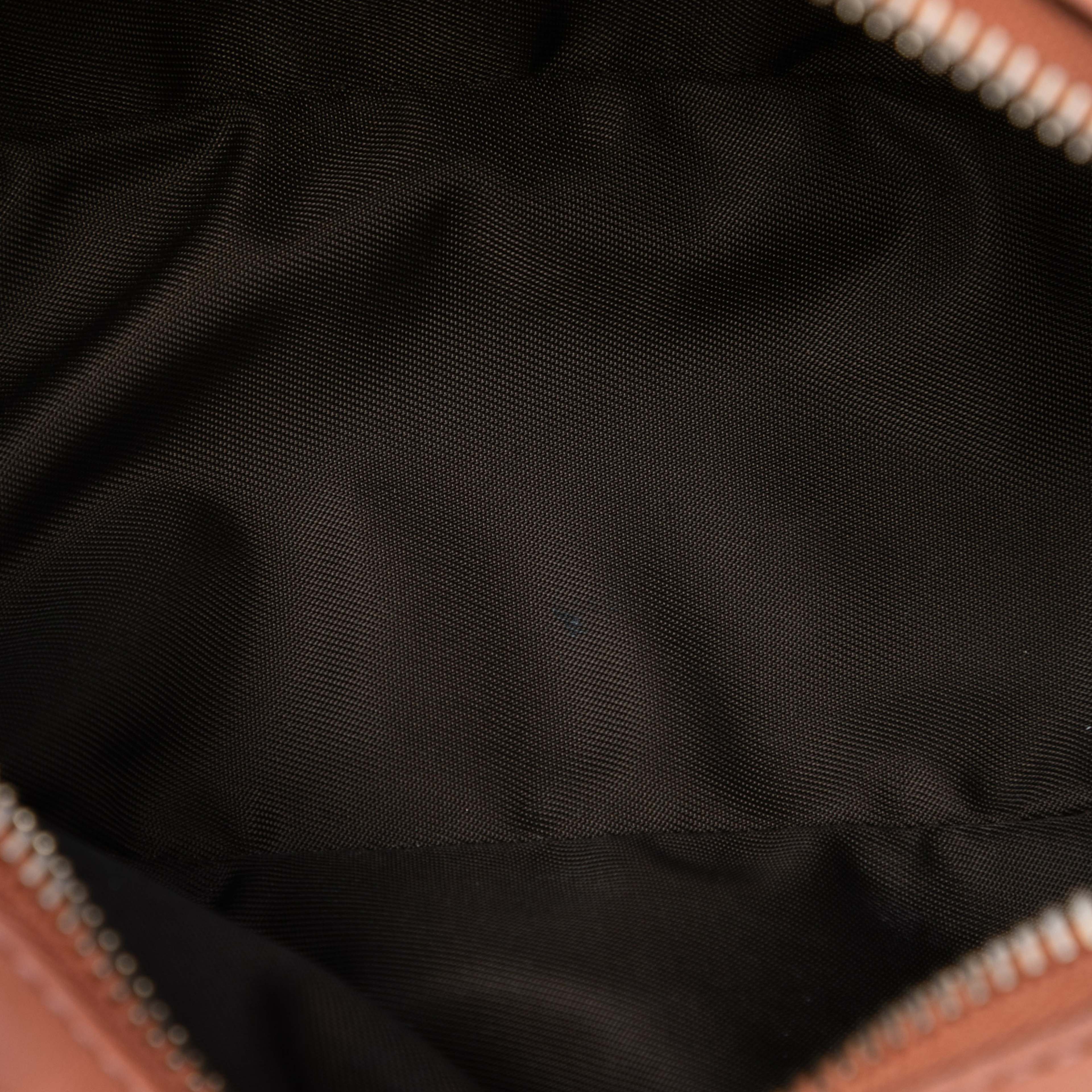 Gucci Gg Canvas Bamboo Clutch, från Luxclusif, i färgen beige. Klicka för att öppna bilden i stort format