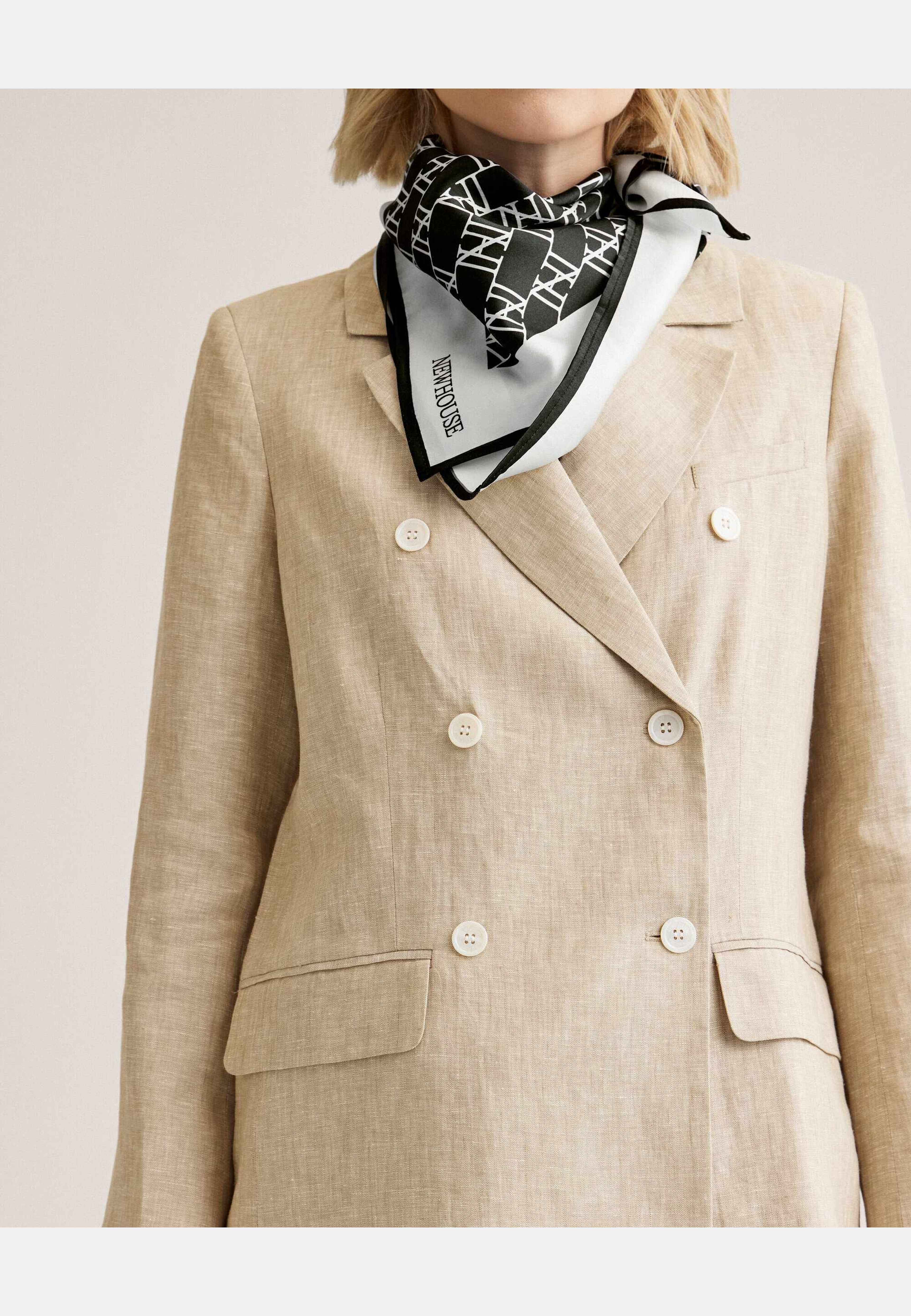 Melina Linen Blazer, från Newhouse, i färgen beige. Klicka för att öppna bilden i stort format