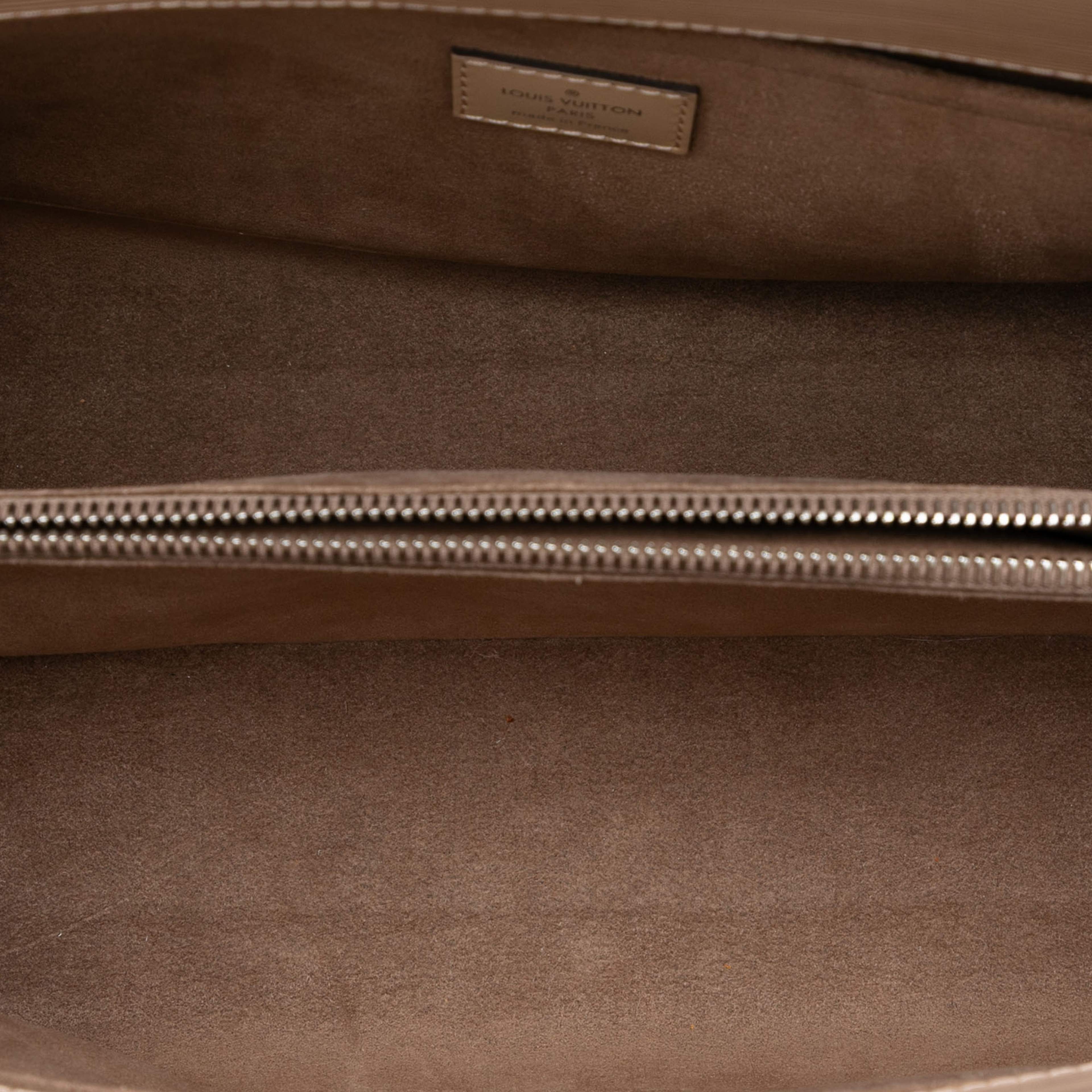 Louis Vuitton Epi Marly Mm, från Luxclusif, i färgen beige. Klicka för att öppna bilden i stort format