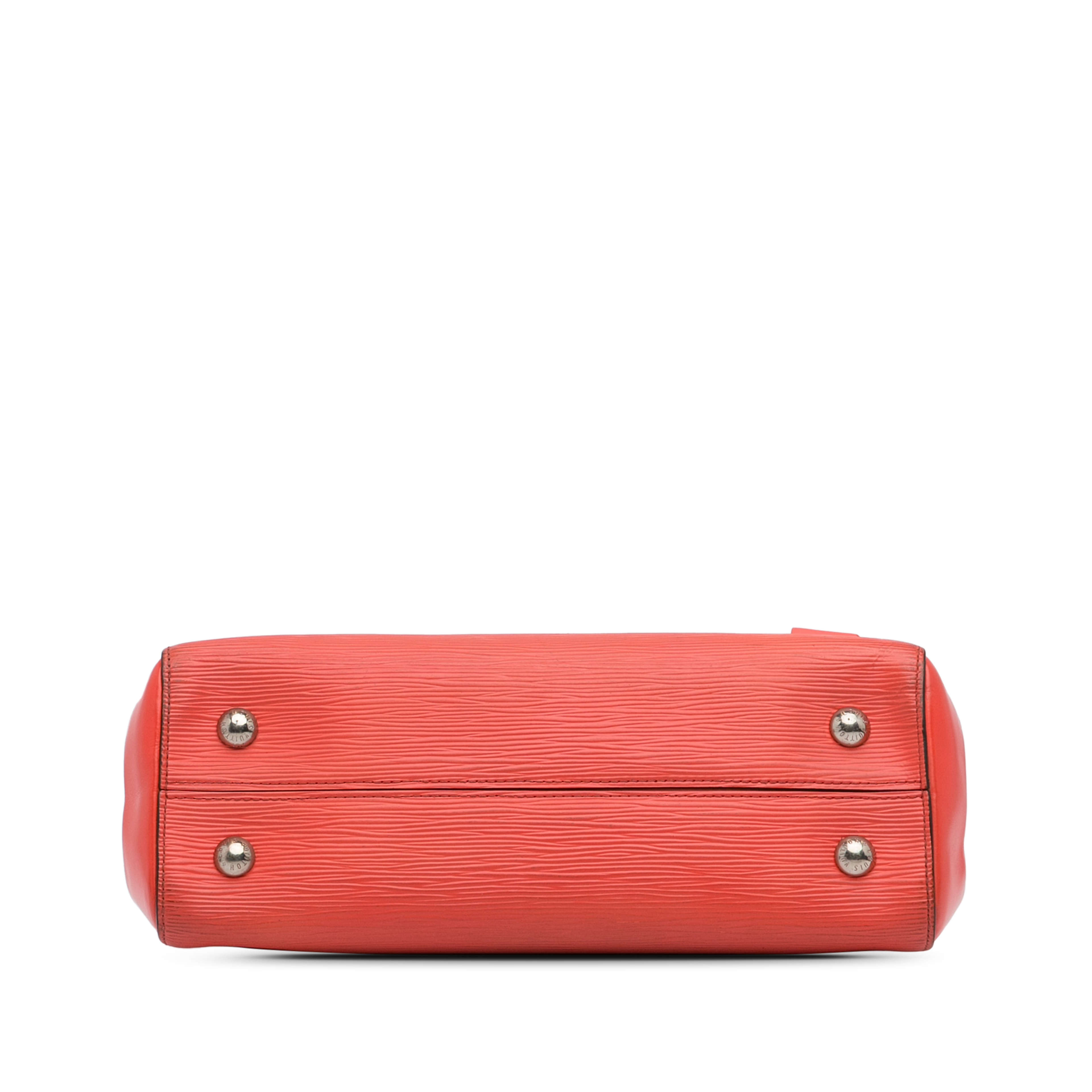 Louis Vuitton Epi Cluny Bb, från Luxclusif, i färgen red. Klicka för att öppna bilden i stort format