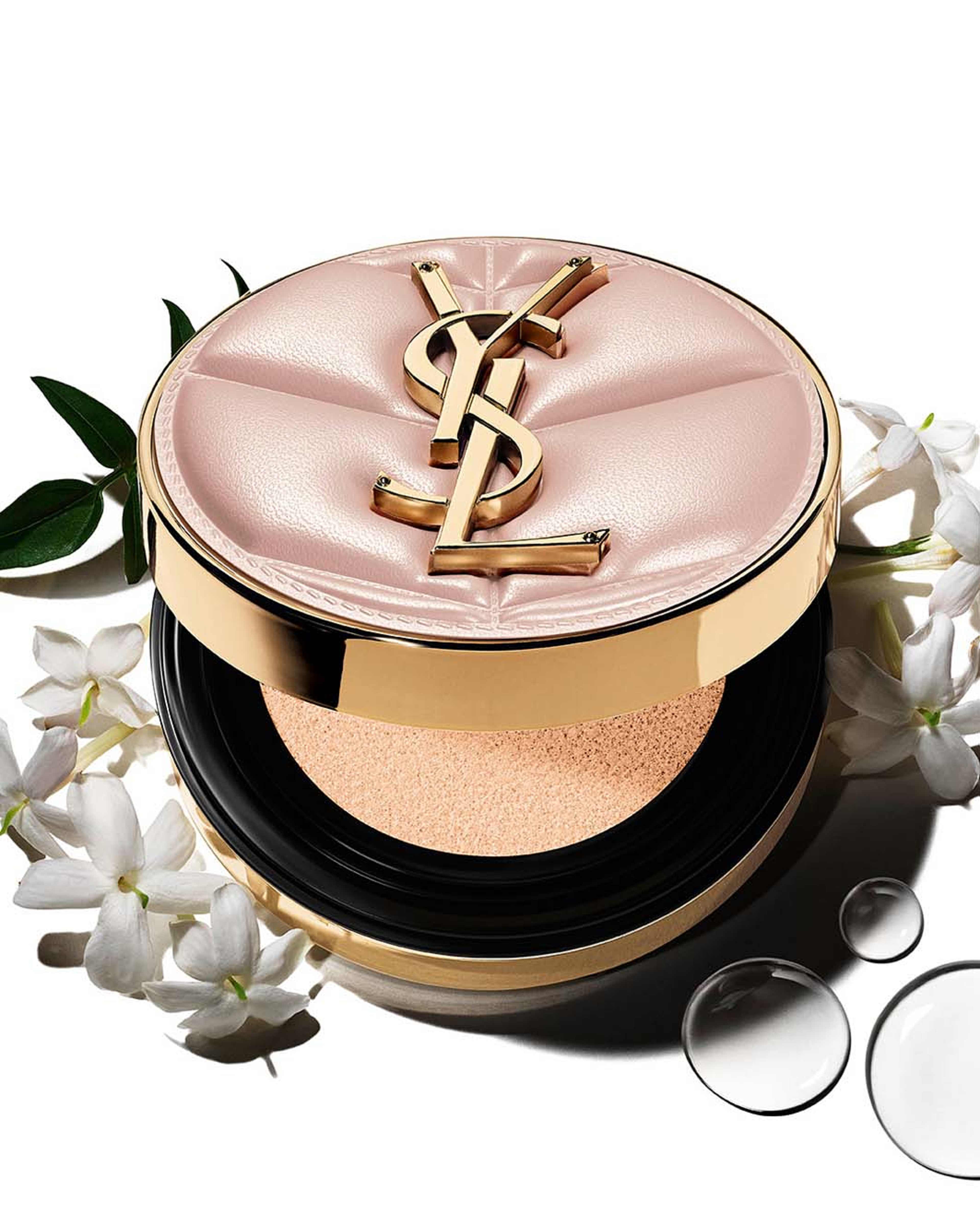 Skin Affair Soft Glow Cushion Foundation, från Yves Saint Laurent, i färgen Lc1.5. Klicka för att öppna bilden i stort format