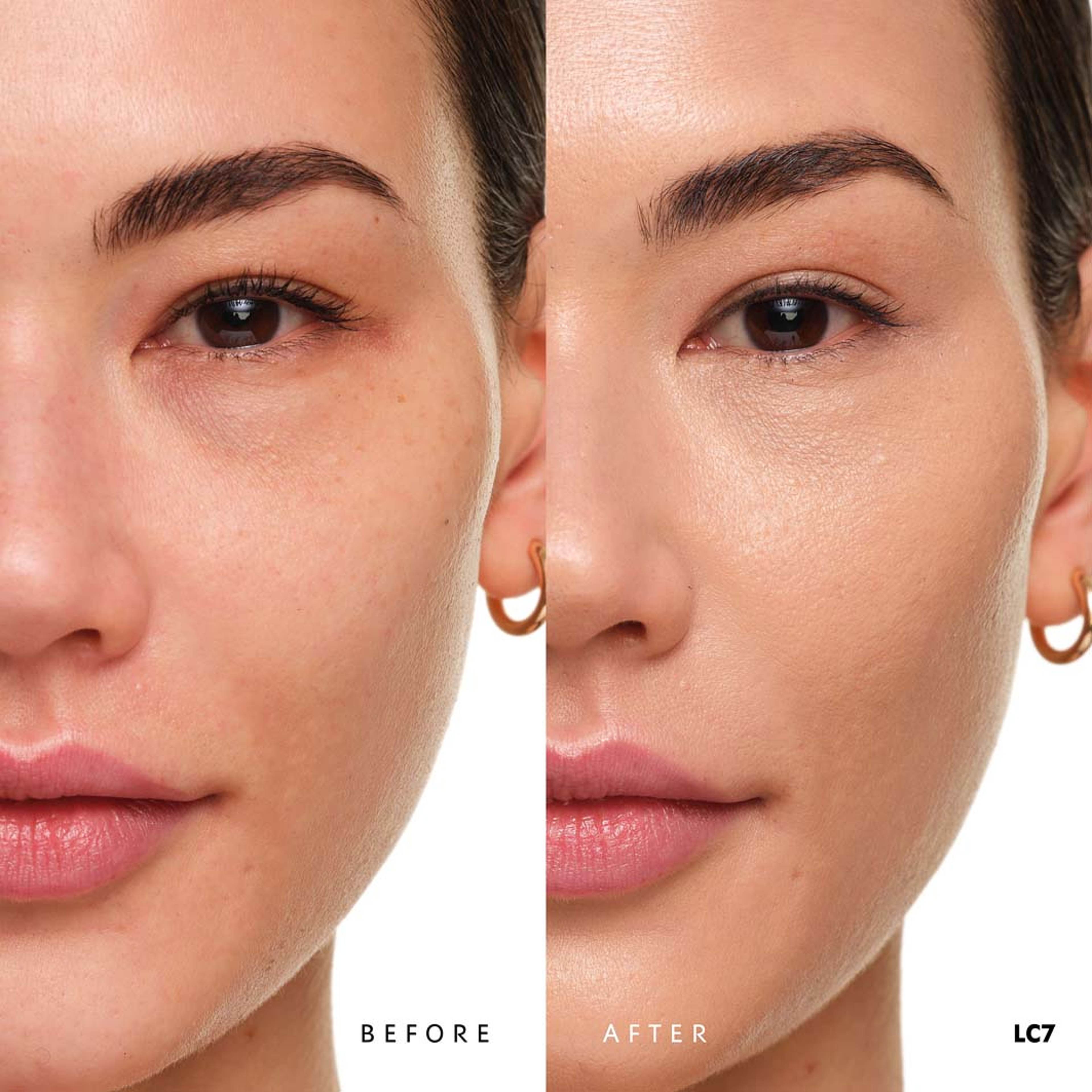 Skin Affair Soft Glow Cushion Foundation, från Yves Saint Laurent, i färgen Lc7. Klicka för att öppna bilden i stort format