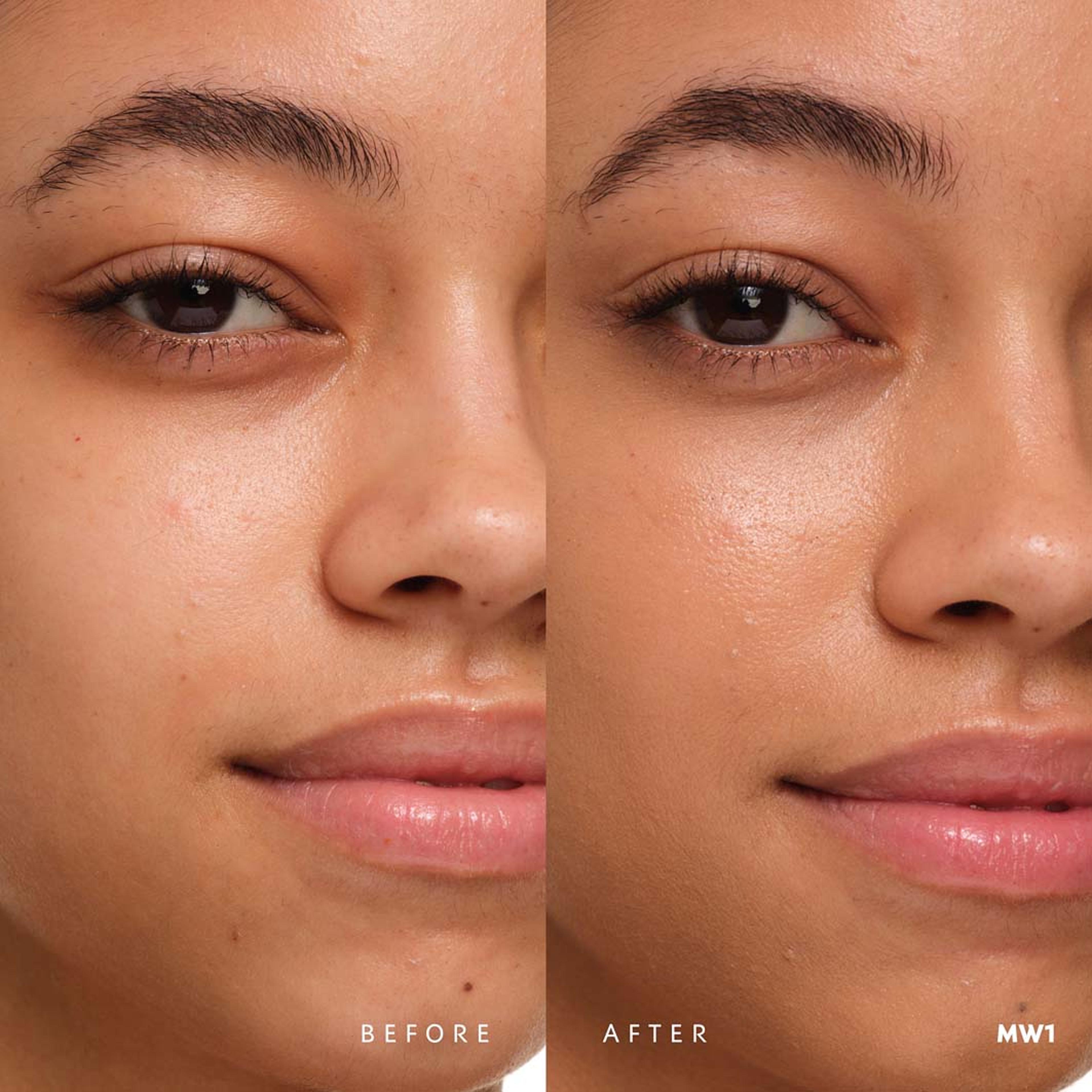 Skin Affair Soft Glow Cushion Foundation, från Yves Saint Laurent, i färgen Mw1. Klicka för att öppna bilden i stort format