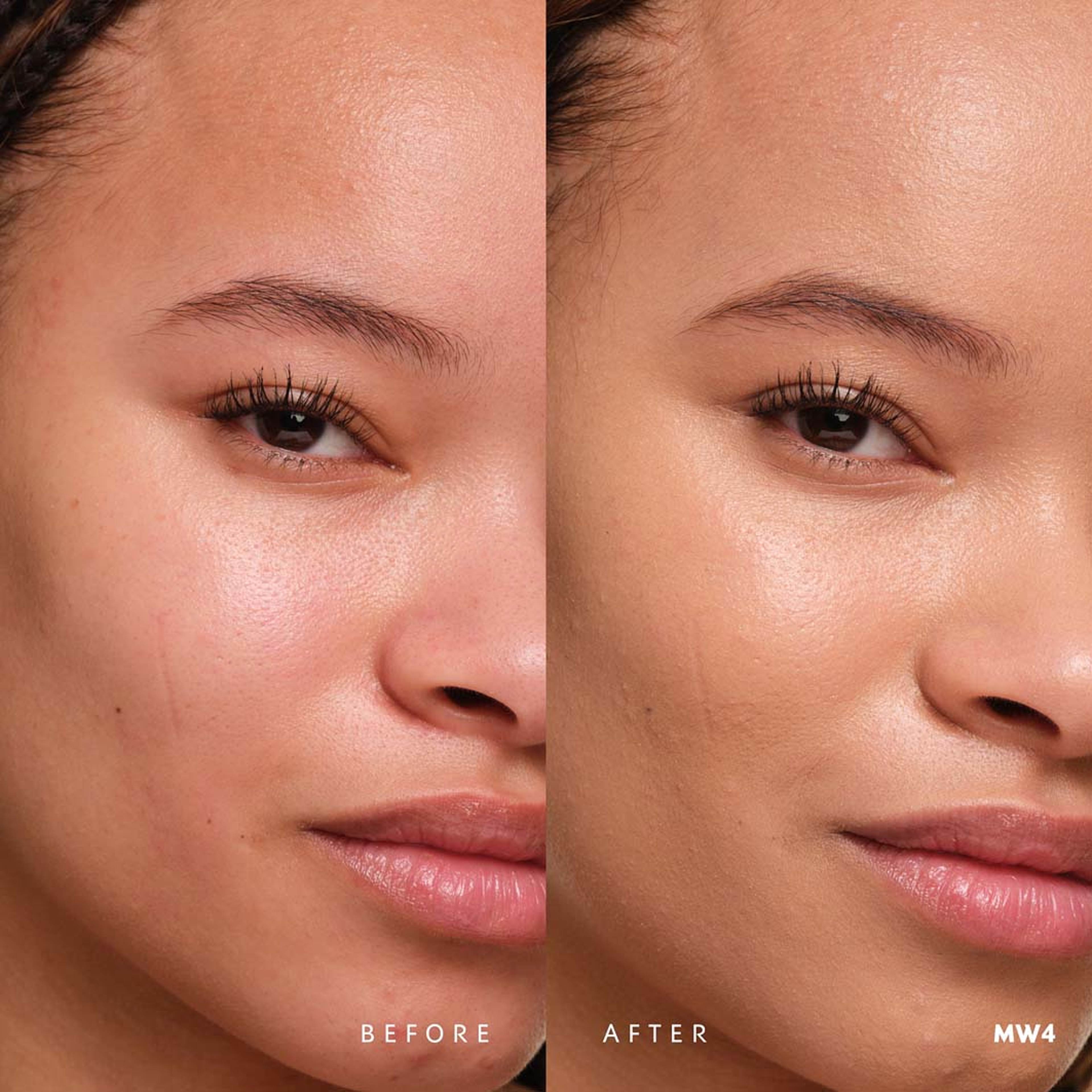 Skin Affair Soft Glow Cushion Foundation, från Yves Saint Laurent, i färgen Mw4. Klicka för att öppna bilden i stort format