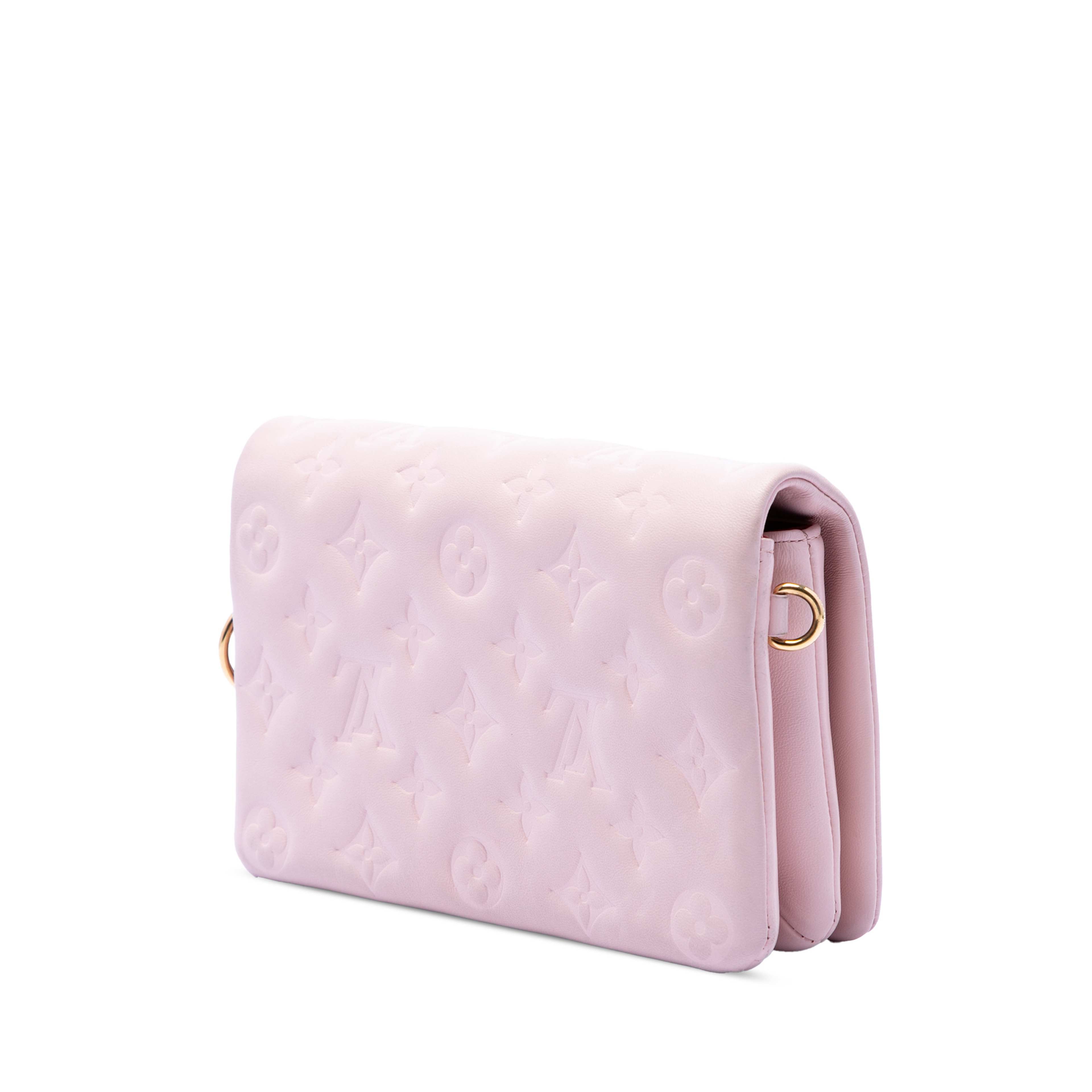 Louis Vuitton Monogram Embossed Lambskin Pochette Coussin, från Luxclusif, i färgen pink. Klicka för att öppna bilden i stort format
