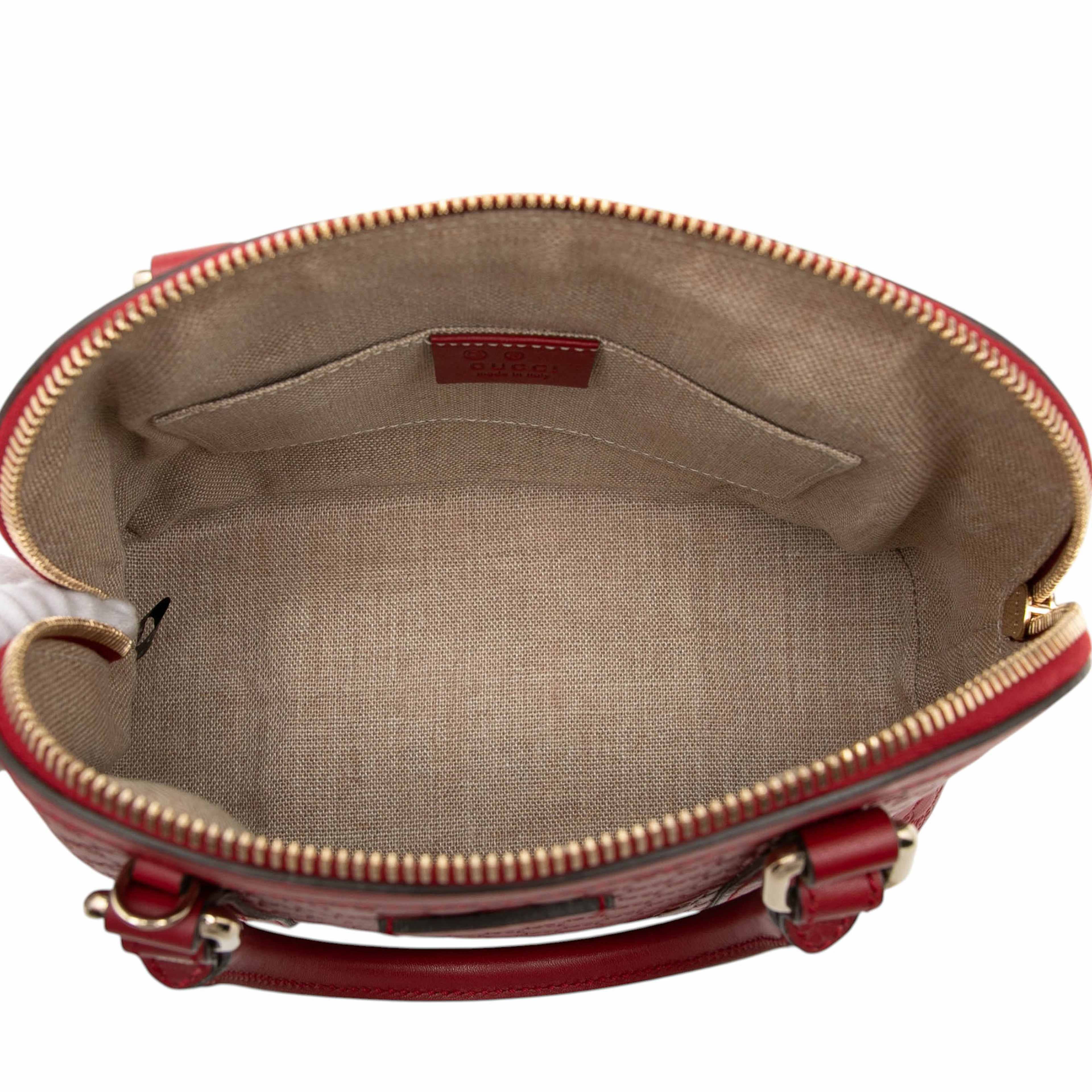 Gucci Mini Microguccissima Dome Satchel, från Luxclusif, i färgen röd. Klicka för att öppna bilden i stort format