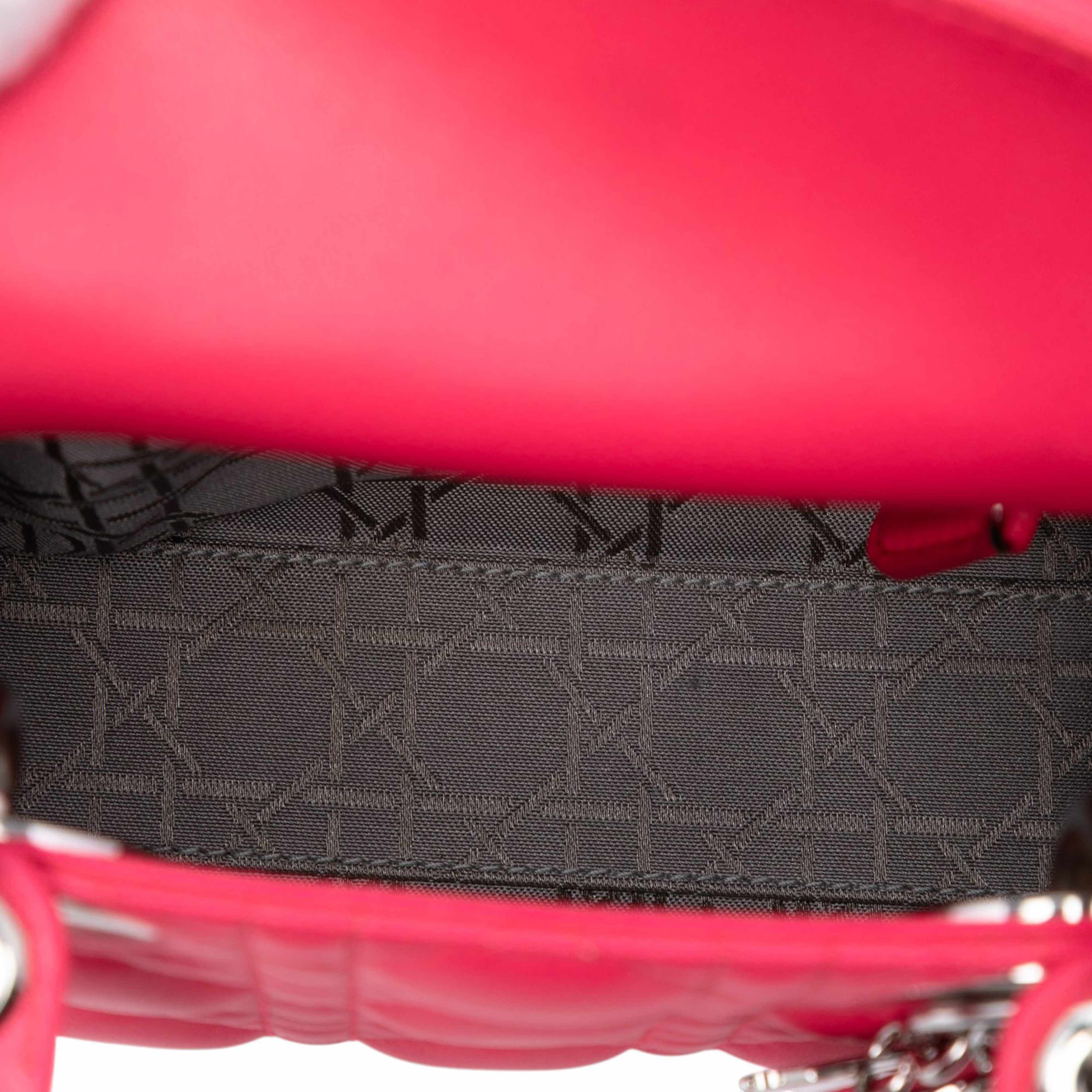 Dior Mini Lambskin Cannage Lady Dior, från Luxclusif, i färgen blush. Klicka för att öppna bilden i stort format