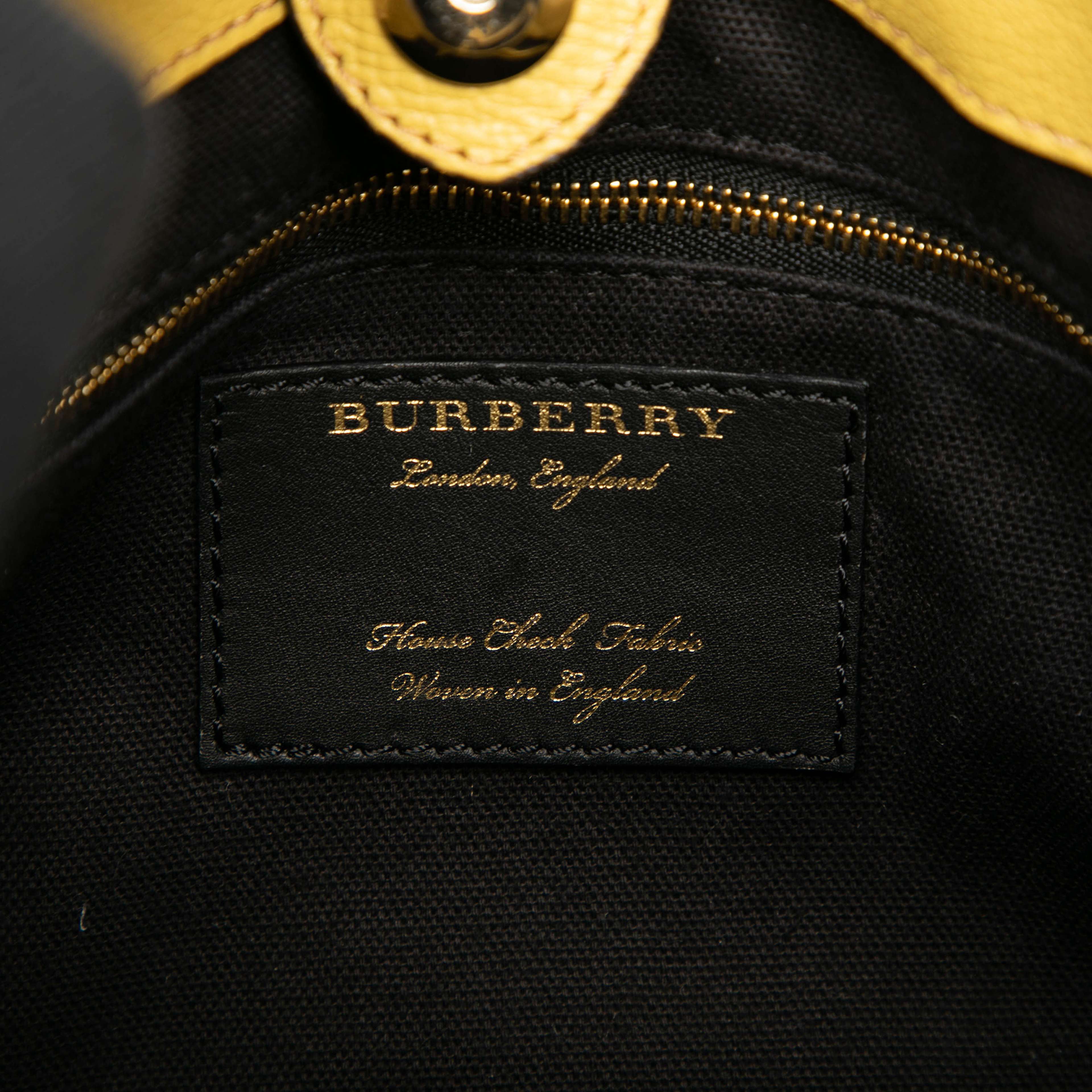 Burberry Small Leather And House Check Banner Satchel, från Luxclusif, i färgen mustard. Klicka för att öppna bilden i stort format