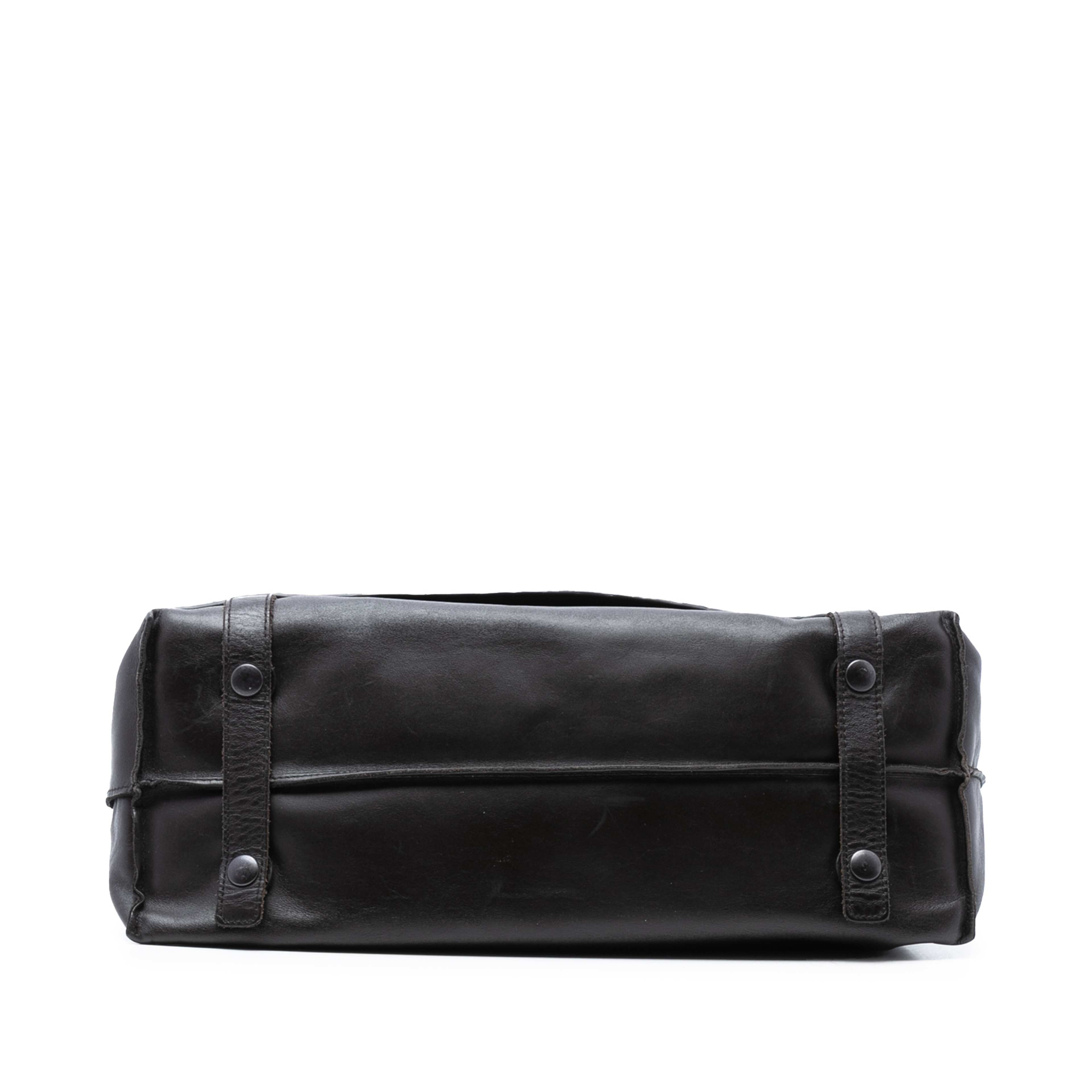 Bottega Veneta Nappa Intrecciato Messenger Bag, från Luxclusif, i färgen dark brown. Klicka för att öppna bilden i stort format