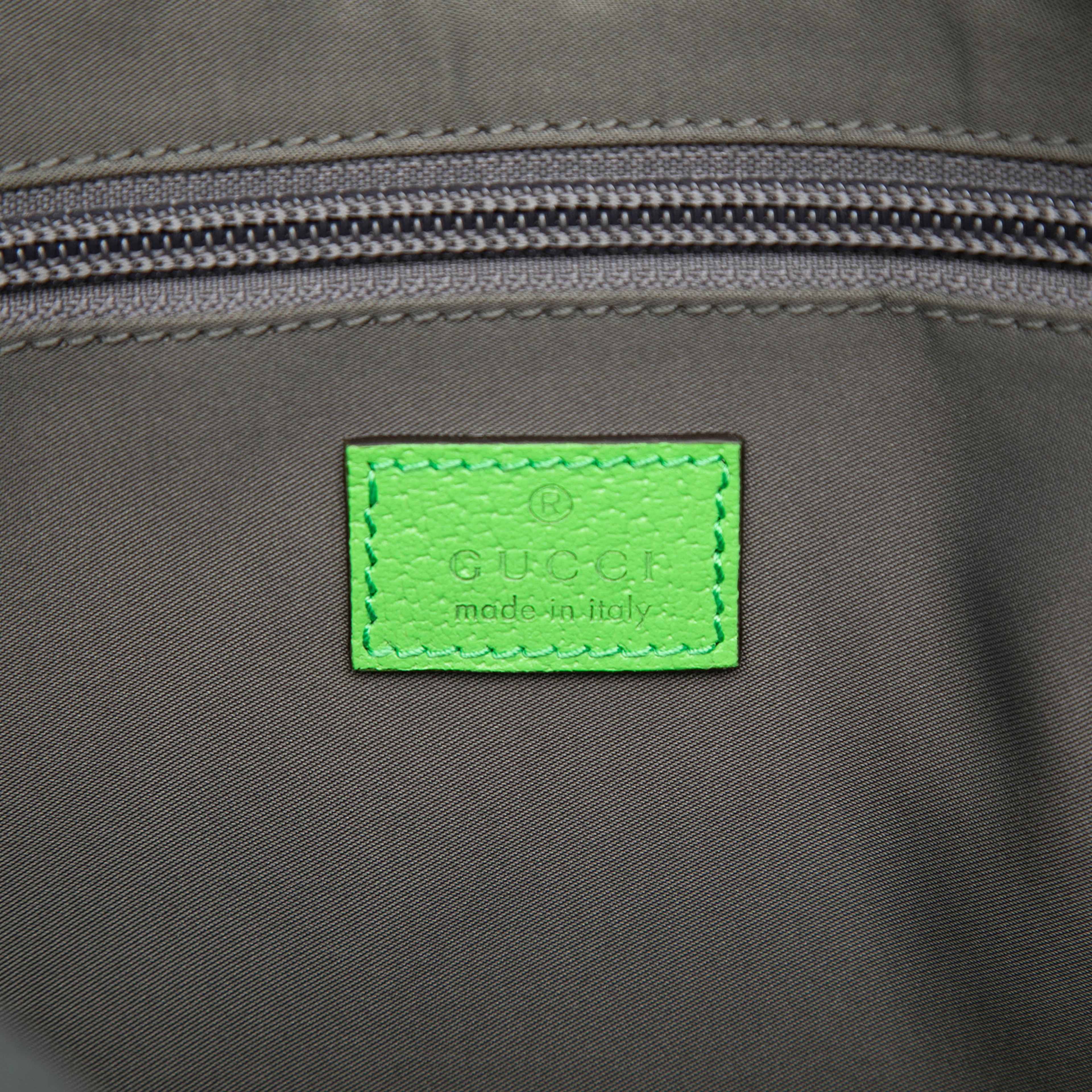 Gucci Small Gg Nylon Backpack, från Luxclusif, i färgen green. Klicka för att öppna bilden i stort format
