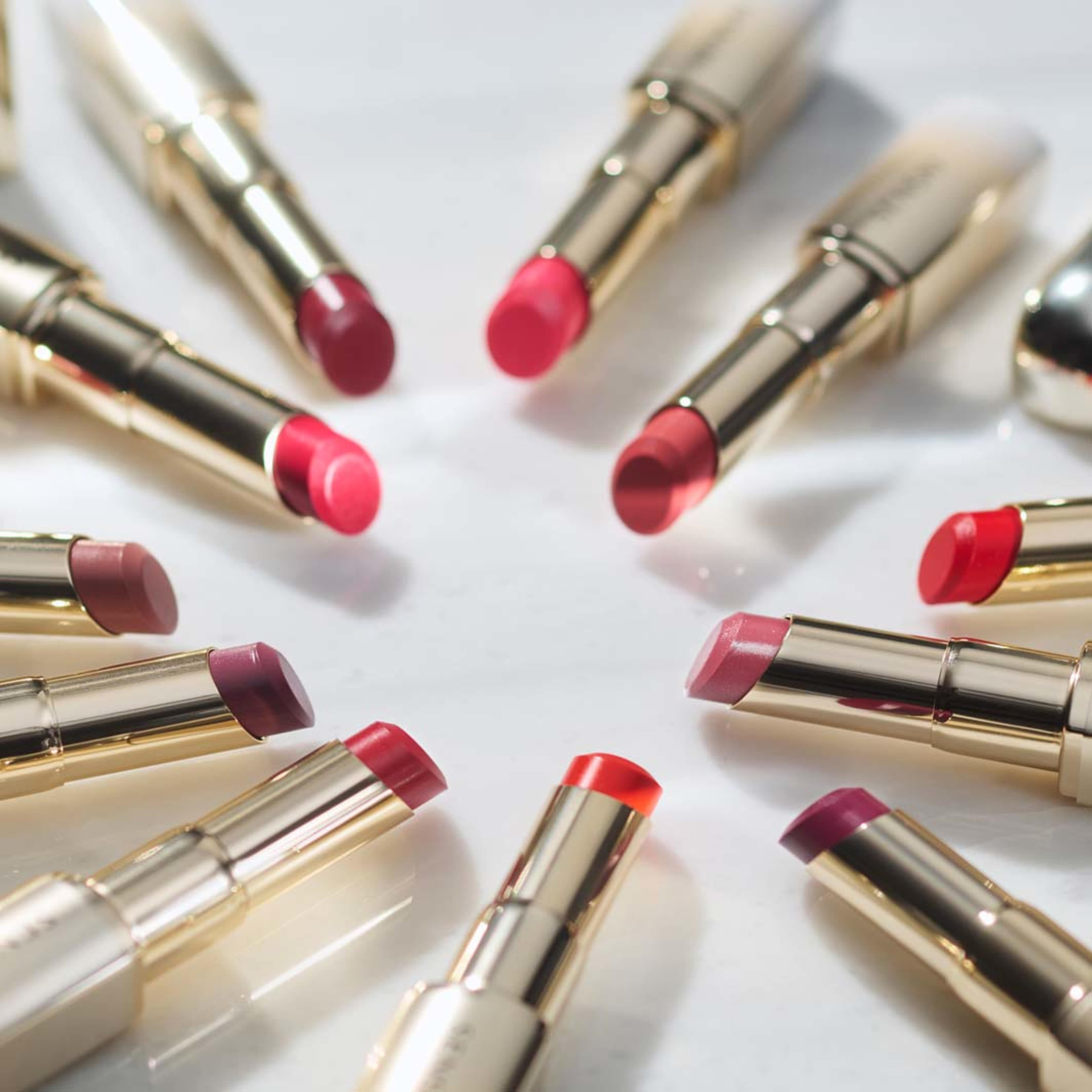 Moisture Intense Lipstick Refill, från Sensai, i färgen Mi09 Juicy Orange. Klicka för att öppna bilden i stort format