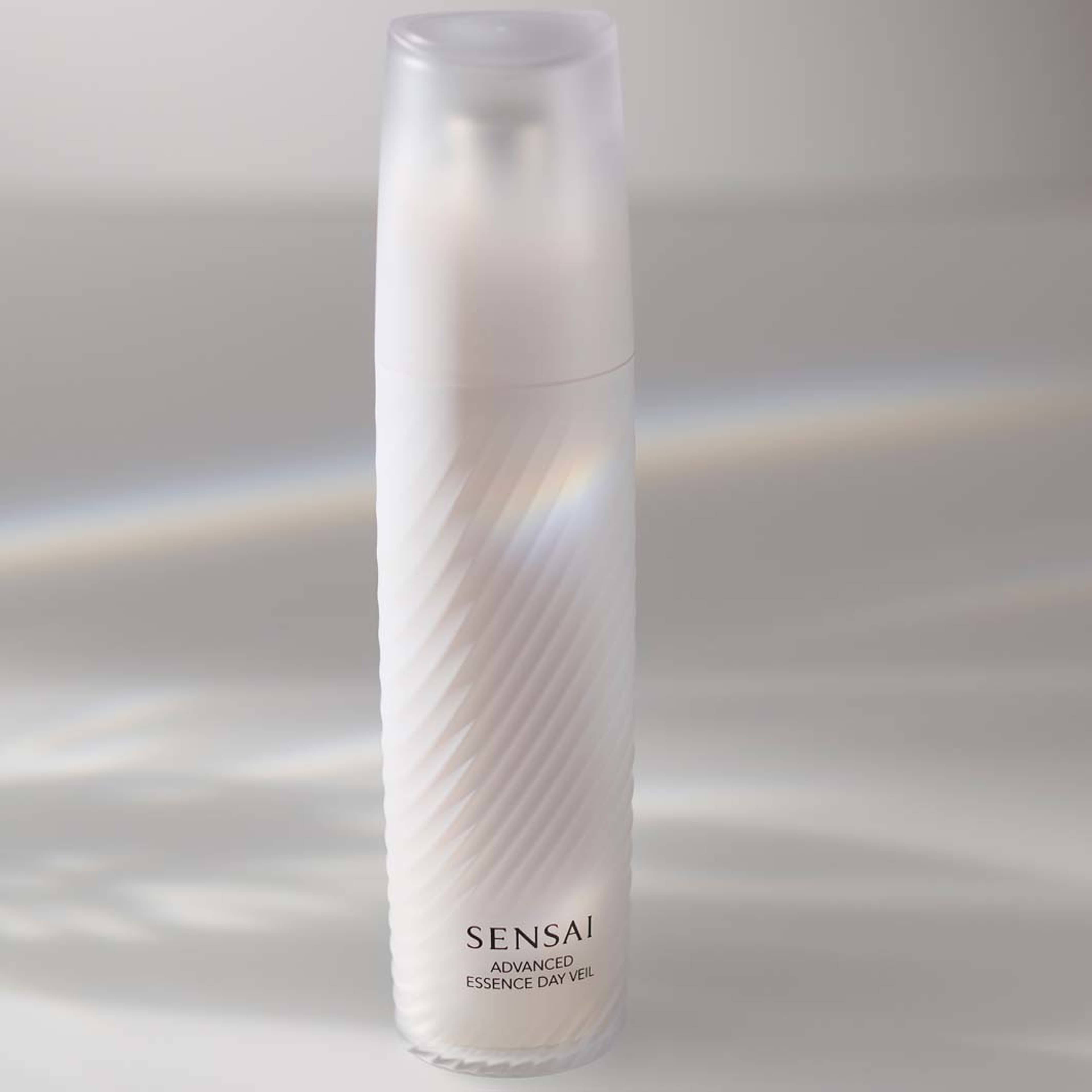 Advanced Essence Day Veil, från Sensai. Klicka för att öppna bilden i stort format