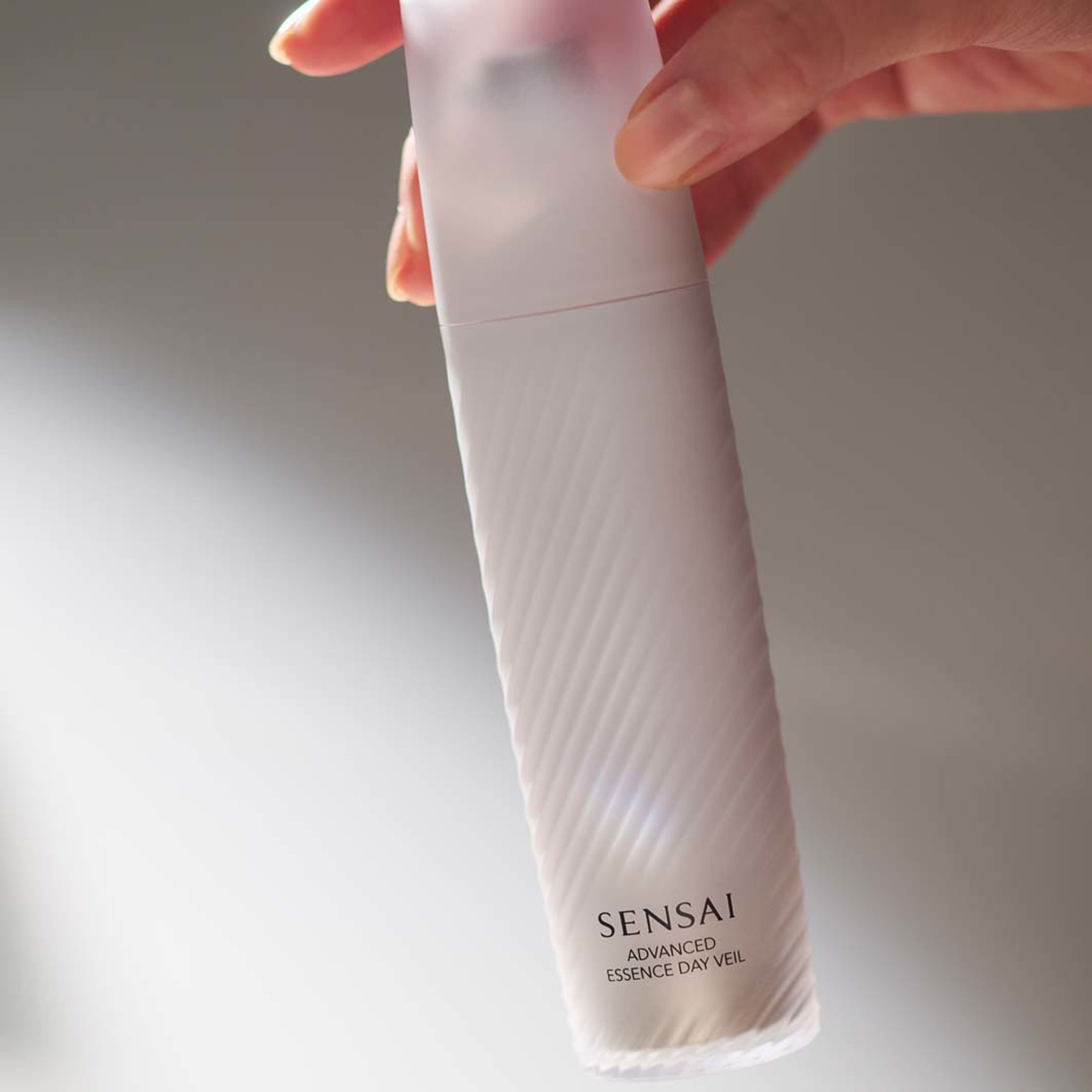 Advanced Essence Day Veil, från Sensai. Klicka för att öppna bilden i stort format