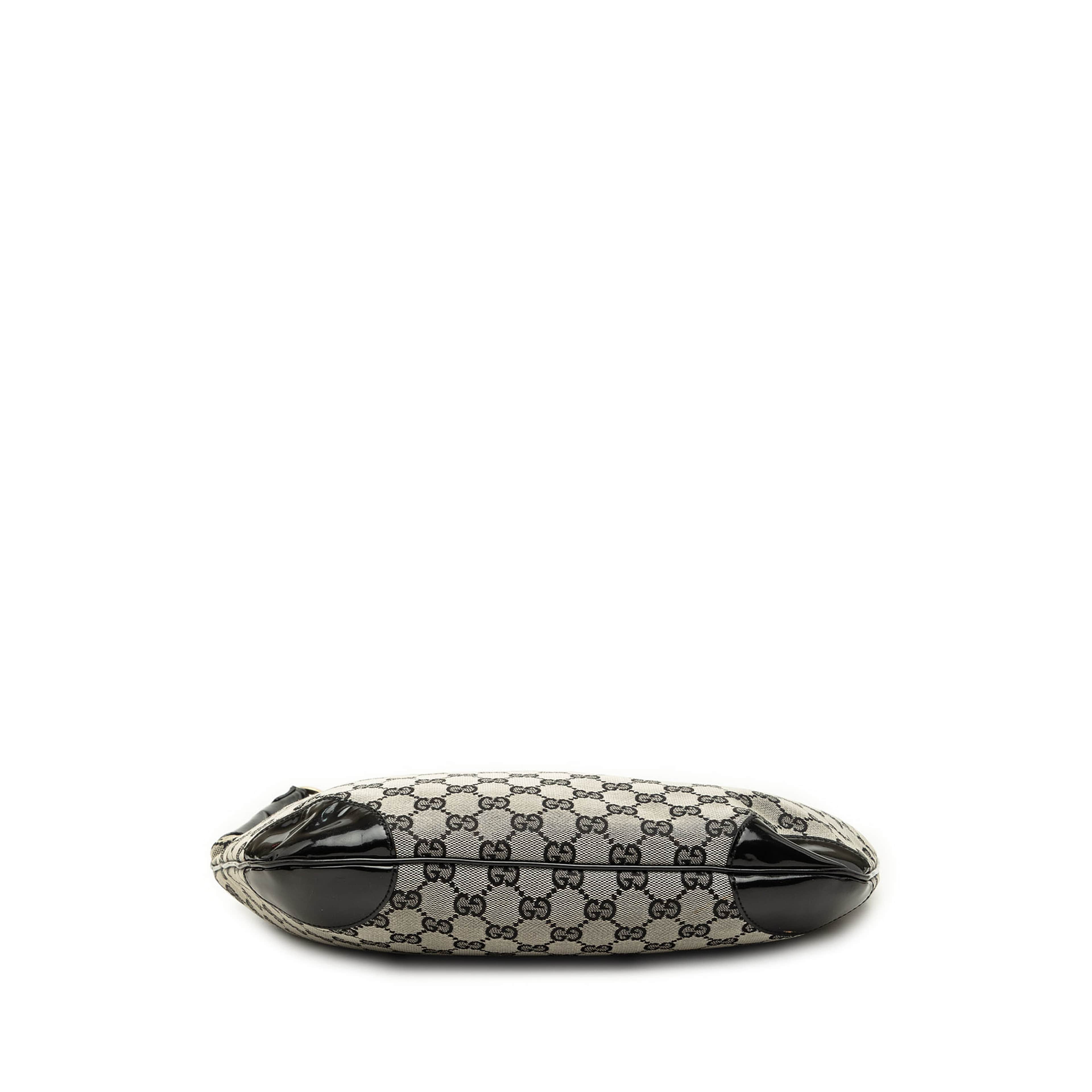 Gucci Gg Canvas Shoulder Bag, från Luxclusif, i färgen svart. Klicka för att öppna bilden i stort format