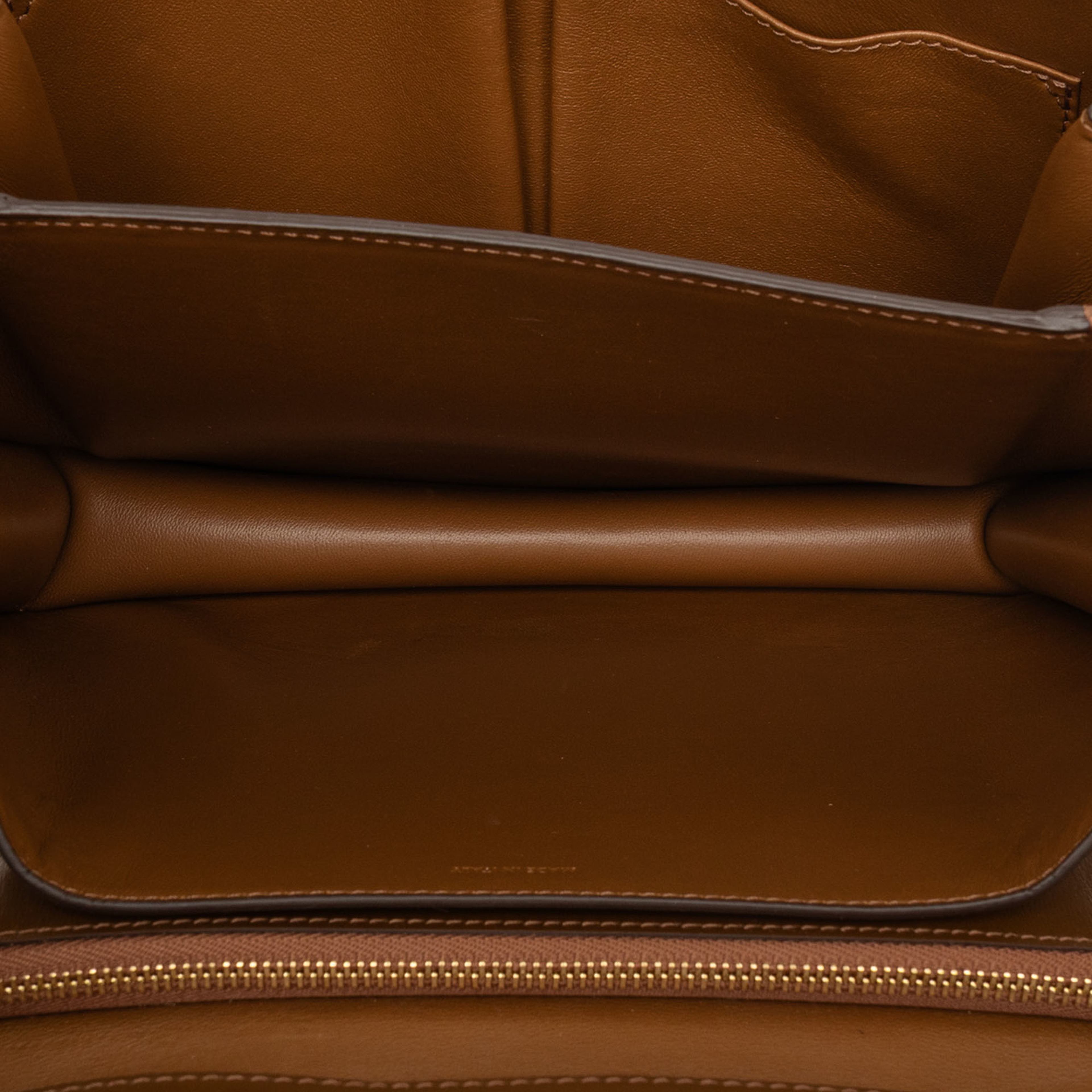 Celine Medium Calfskin Classic Box, från Luxclusif, i färgen brown. Klicka för att öppna bilden i stort format