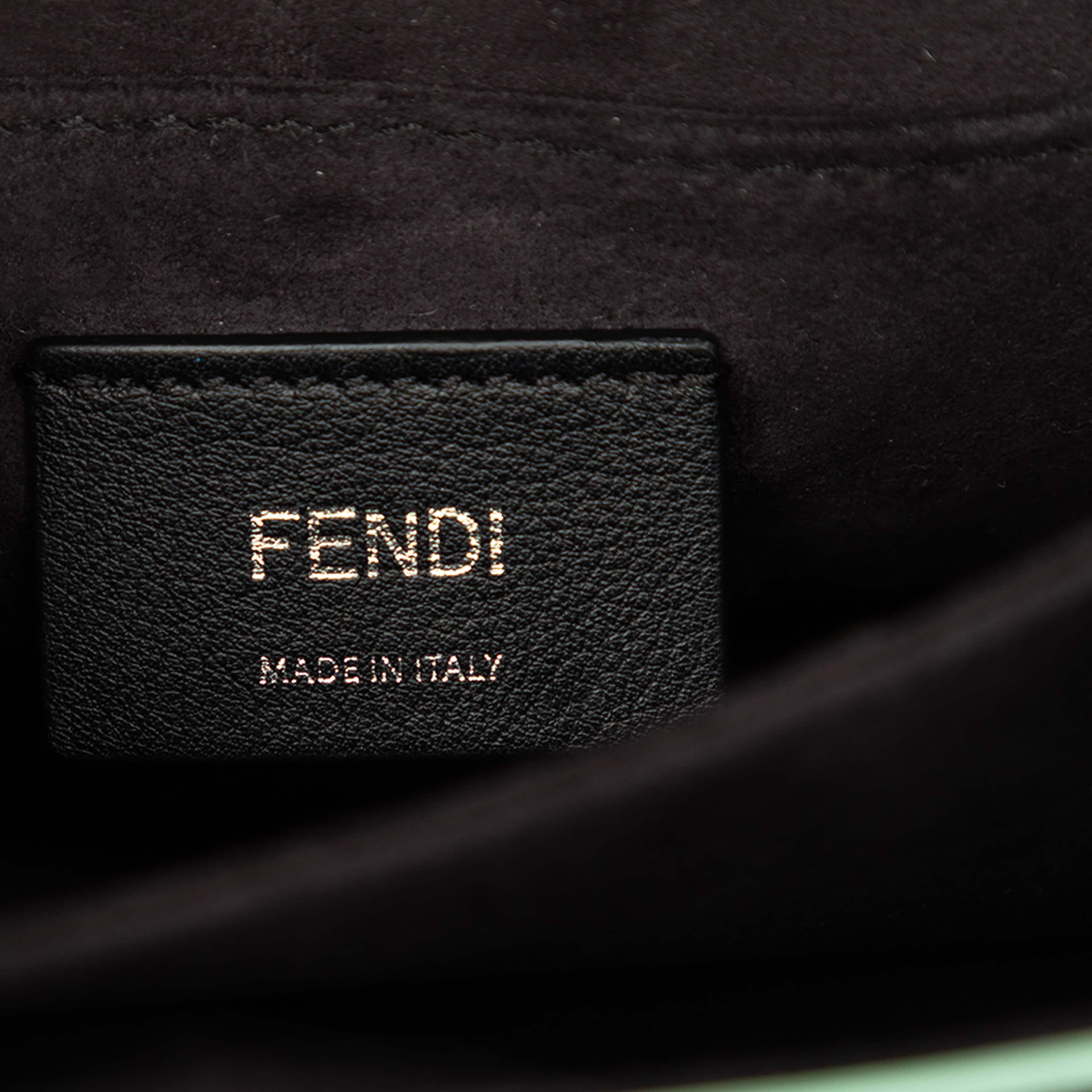 Fendi Mini Scalloped Leather And Acrylic Studs Kan I Crossbody, från Luxclusif, i färgen svart. Klicka för att öppna bilden i stort format
