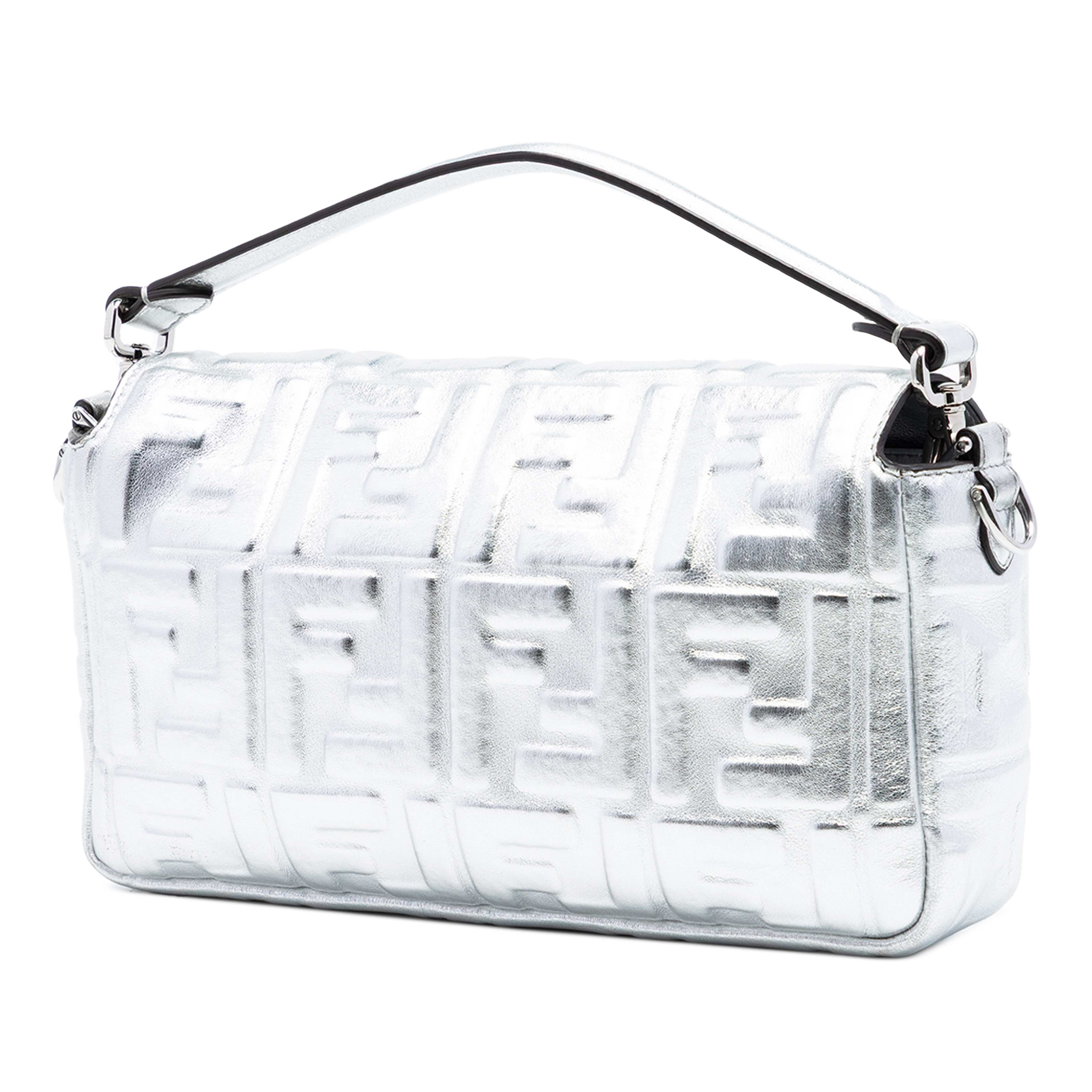 Fendi Medium Metallic Leather Embossed Ff Baguette Satchel, från Luxclusif, i färgen silver. Klicka för att öppna bilden i stort format