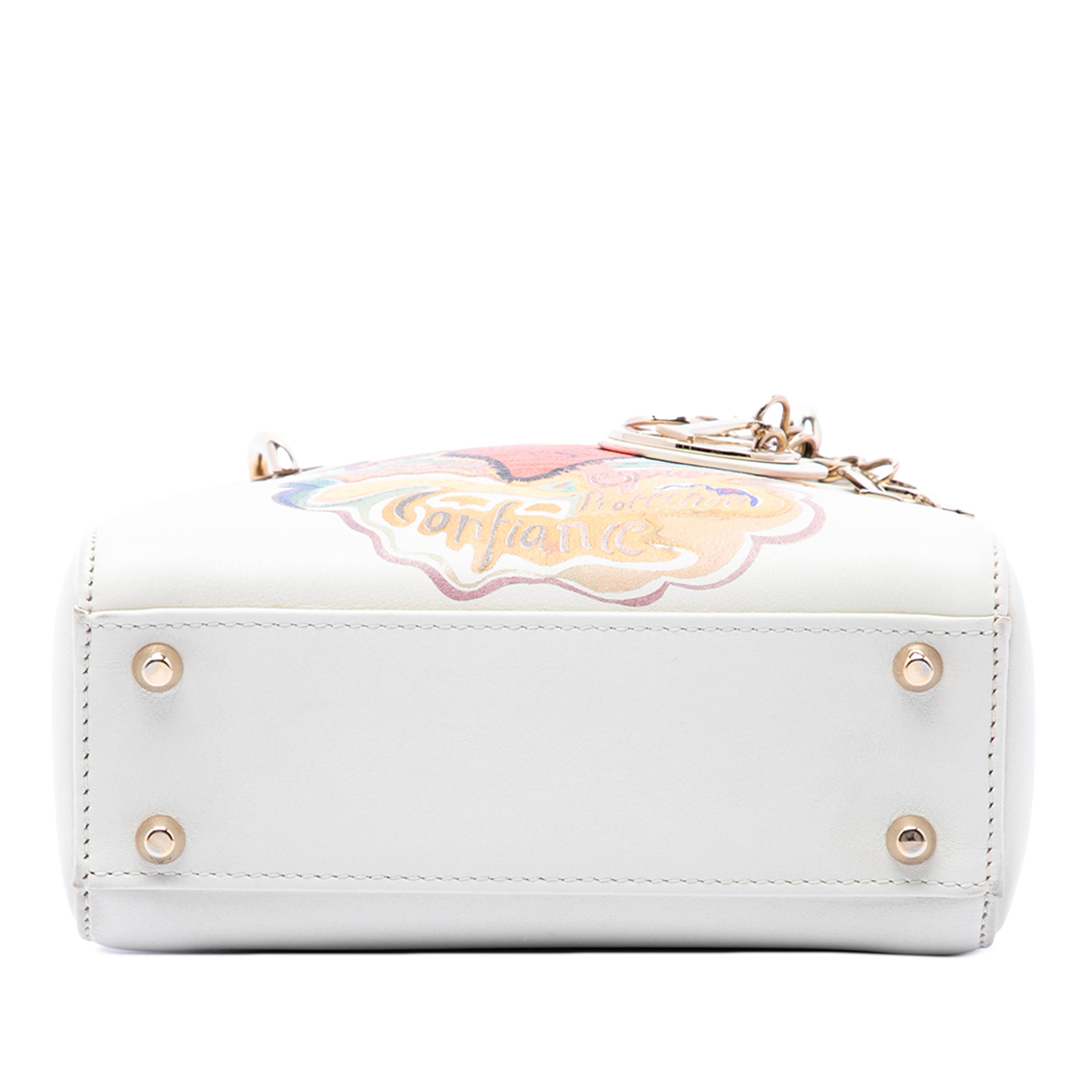 Dior Dioramour Niki De Saint Phalle Mini Calfskin Lady Dior, från Luxclusif, i färgen vit. Klicka för att öppna bilden i stort format