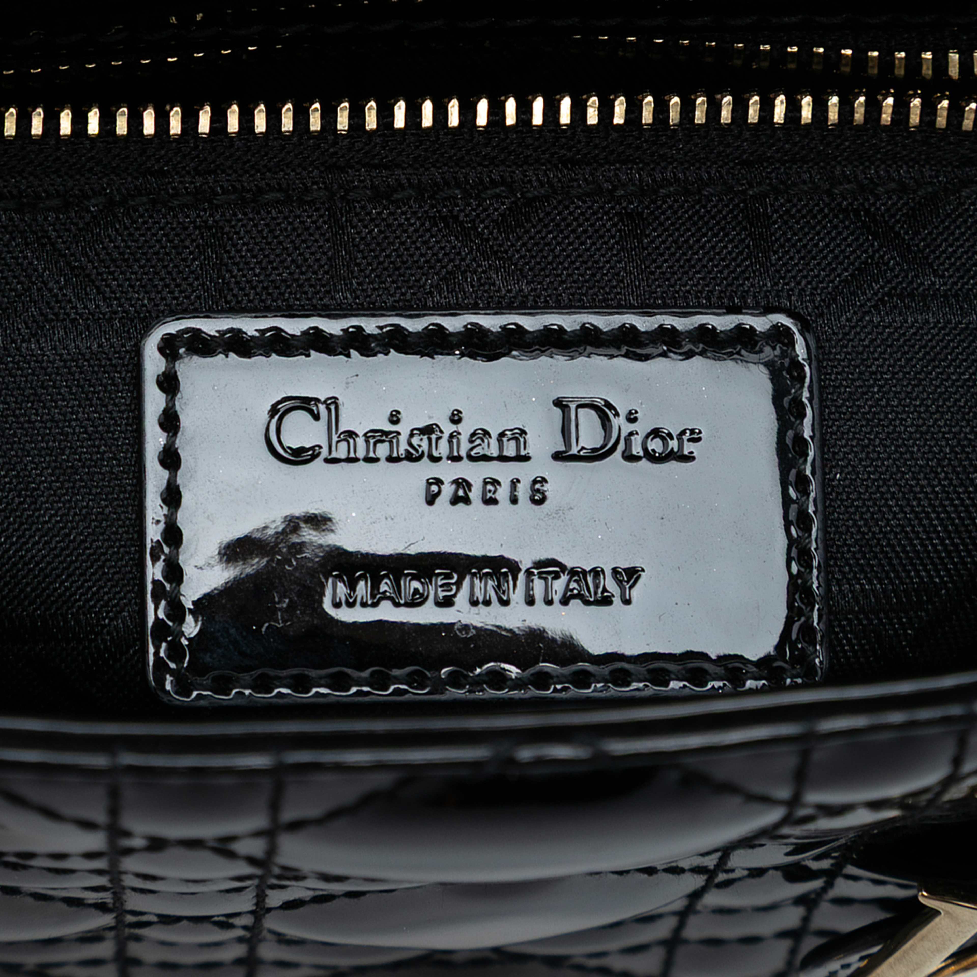 Dior Mini Patent Cannage Lady Dior, från Luxclusif, i färgen black. Klicka för att öppna bilden i stort format