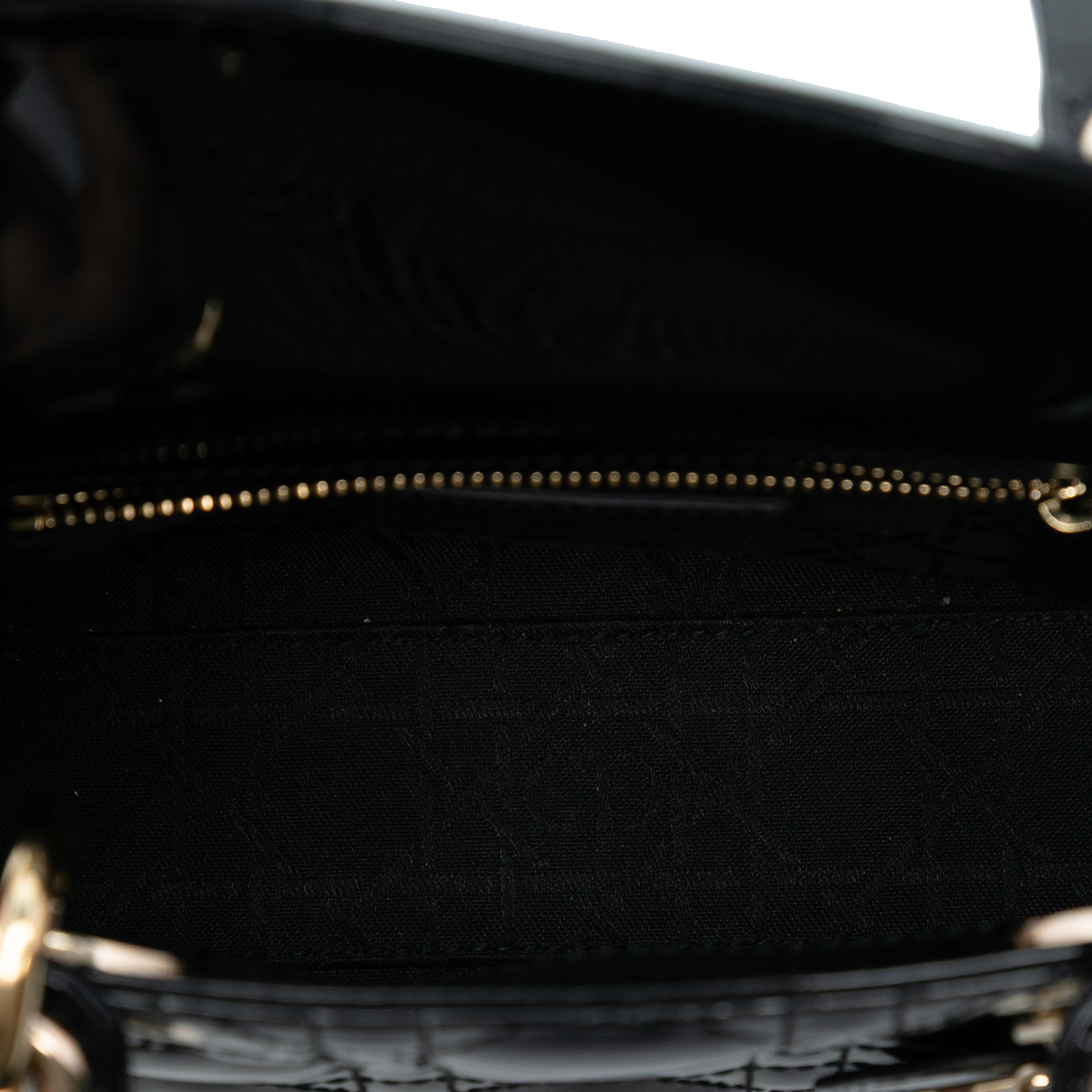 Dior Mini Patent Cannage Lady Dior, från Luxclusif, i färgen black. Klicka för att öppna bilden i stort format