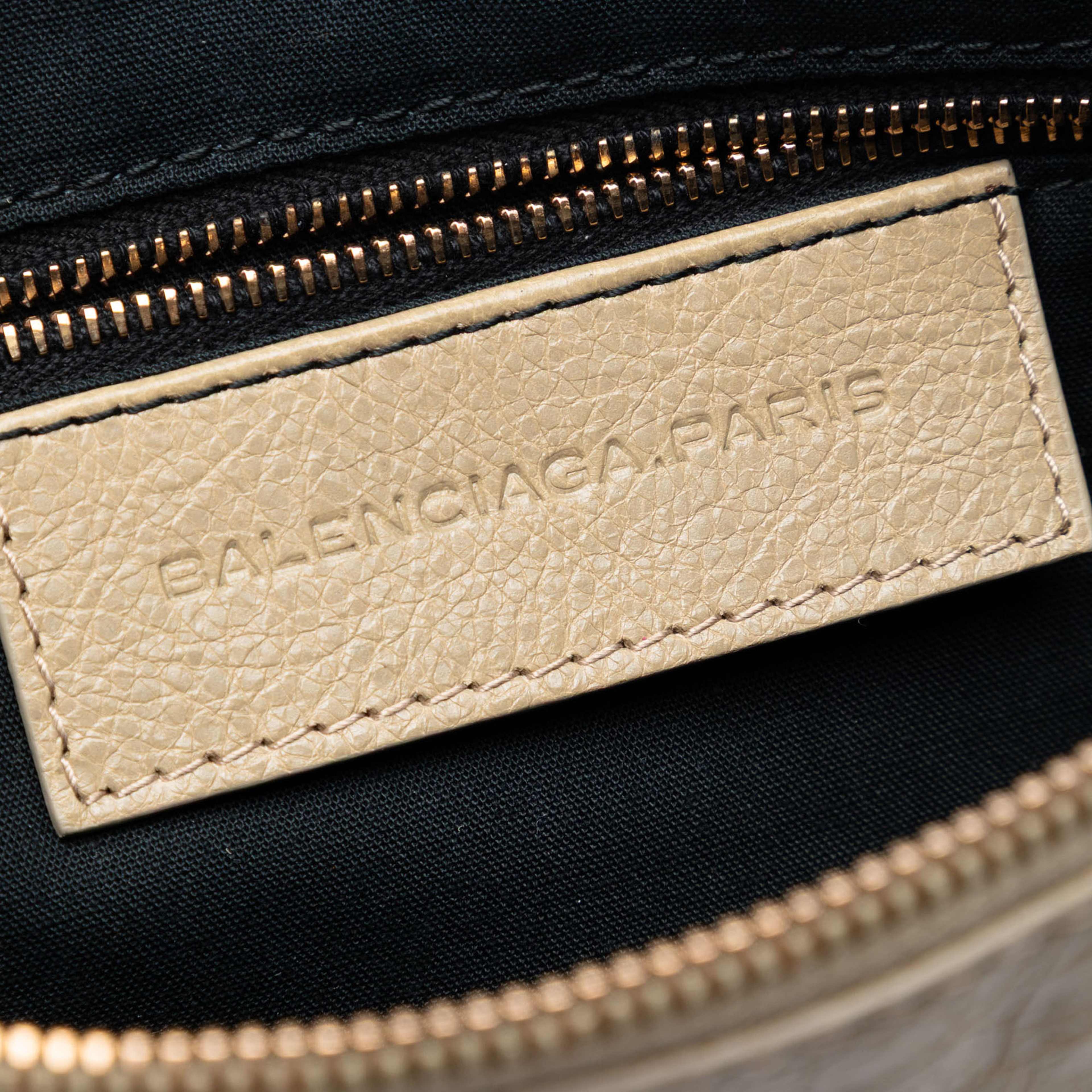 Balenciaga Lambskin Motocross Giant 12 Clutch, från Luxclusif, i färgen beige. Klicka för att öppna bilden i stort format