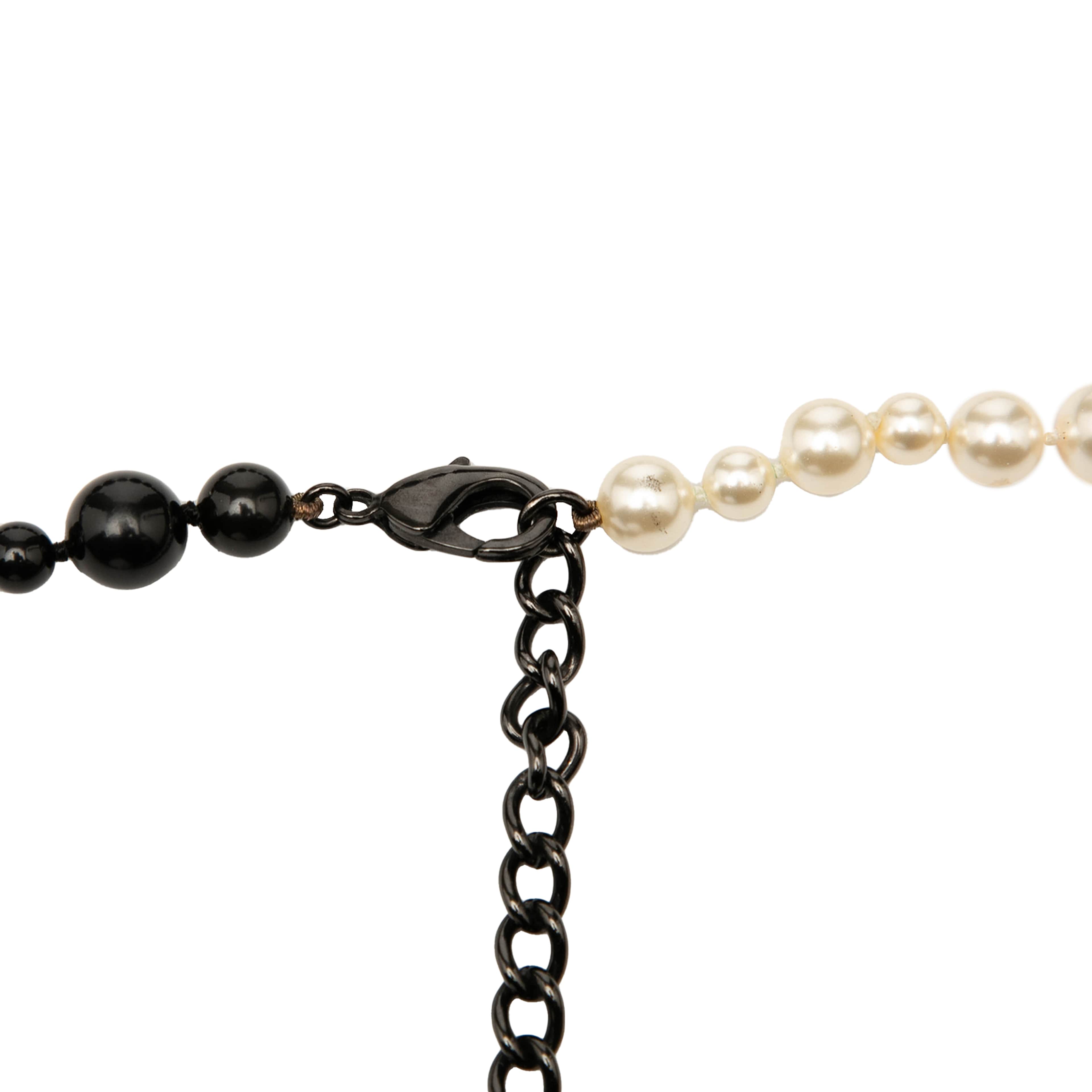 Chanel Cc Faux Pearl And Bead Necklace, från Luxclusif, i färgen black. Klicka för att öppna bilden i stort format