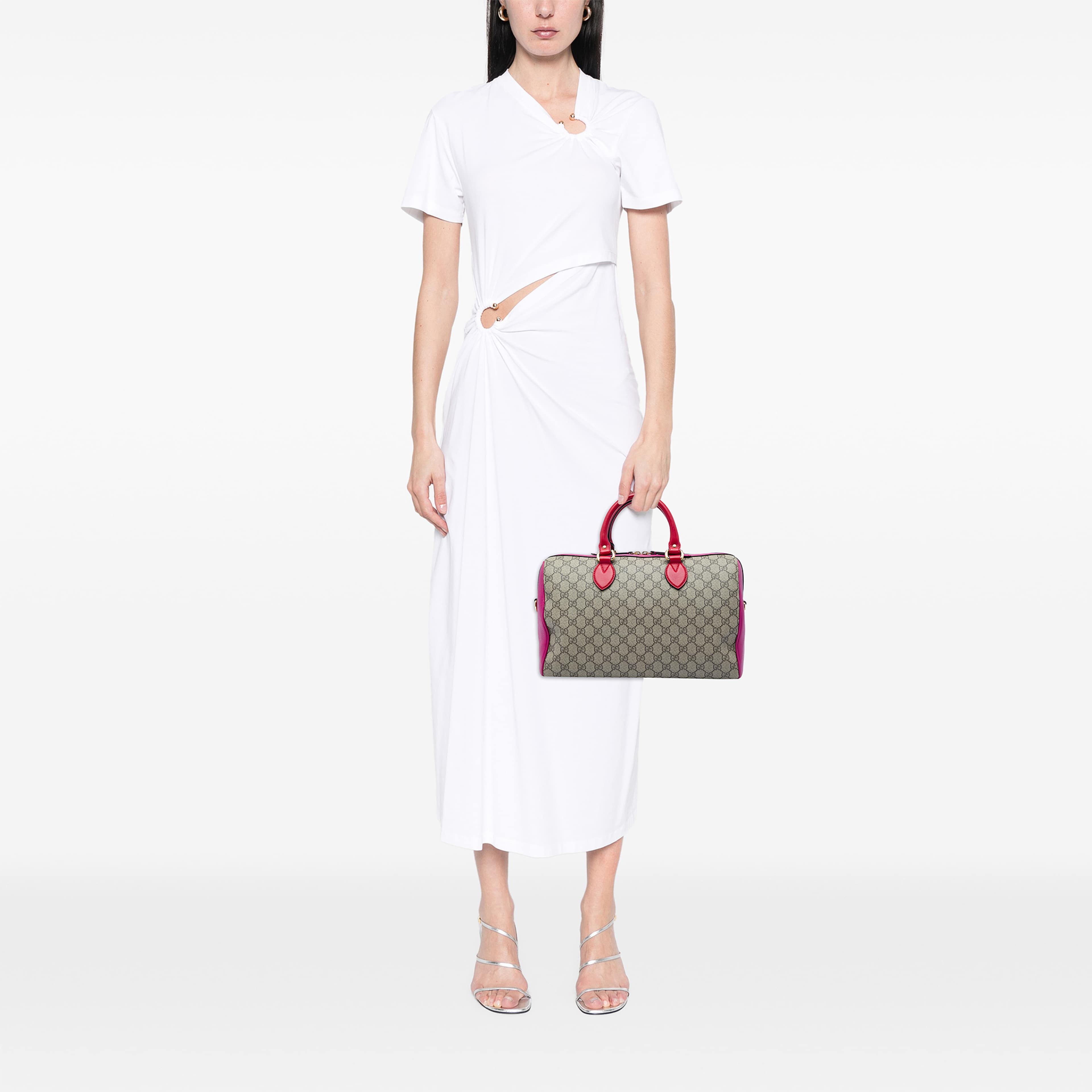 Gucci Medium Gg Supreme Satchel, från Luxclusif, i färgen beige. Klicka för att öppna bilden i stort format