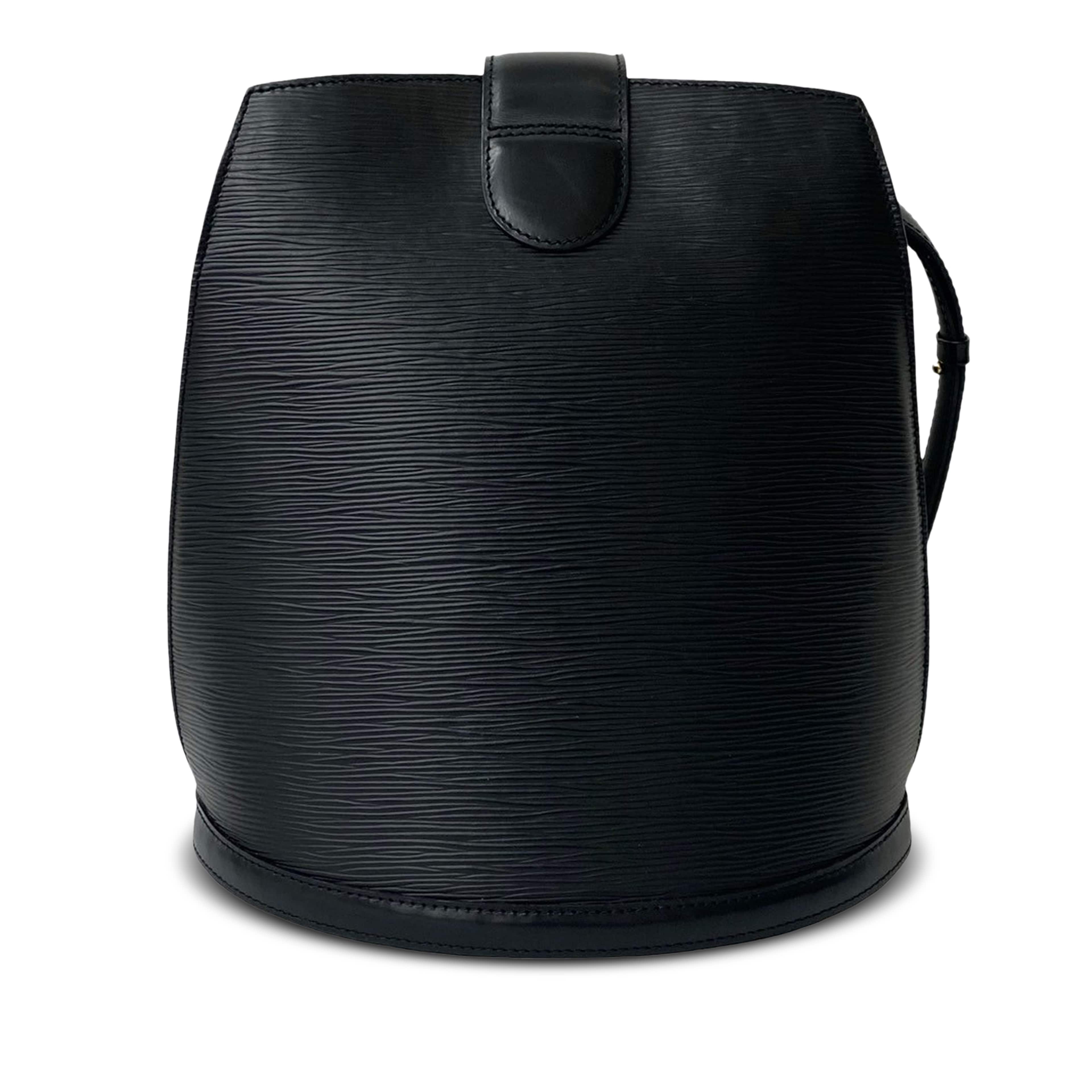 Louis Vuitton Epi Cluny, från Luxclusif, i färgen black. Klicka för att öppna bilden i stort format