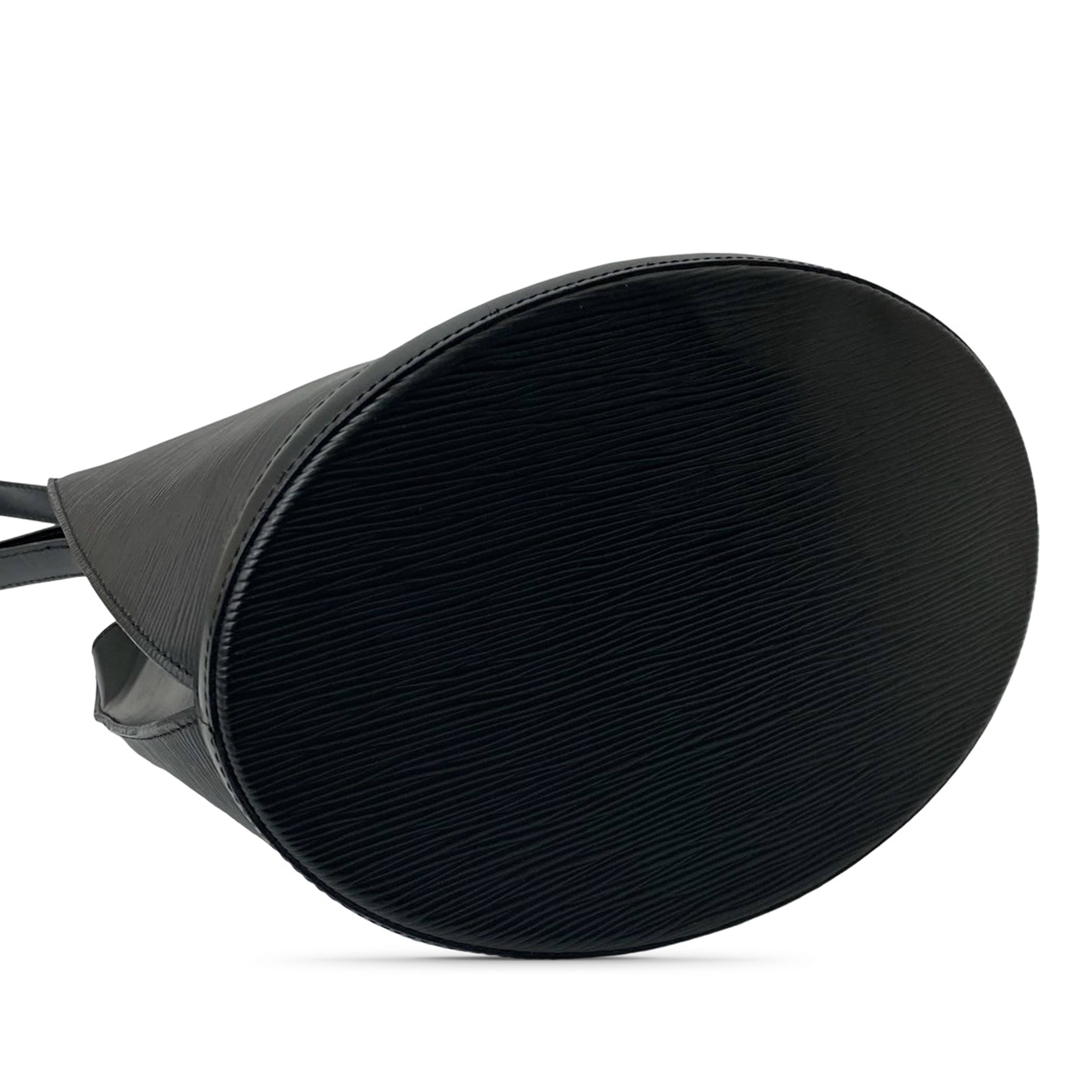 Louis Vuitton Epi Cluny, från Luxclusif, i färgen black. Klicka för att öppna bilden i stort format