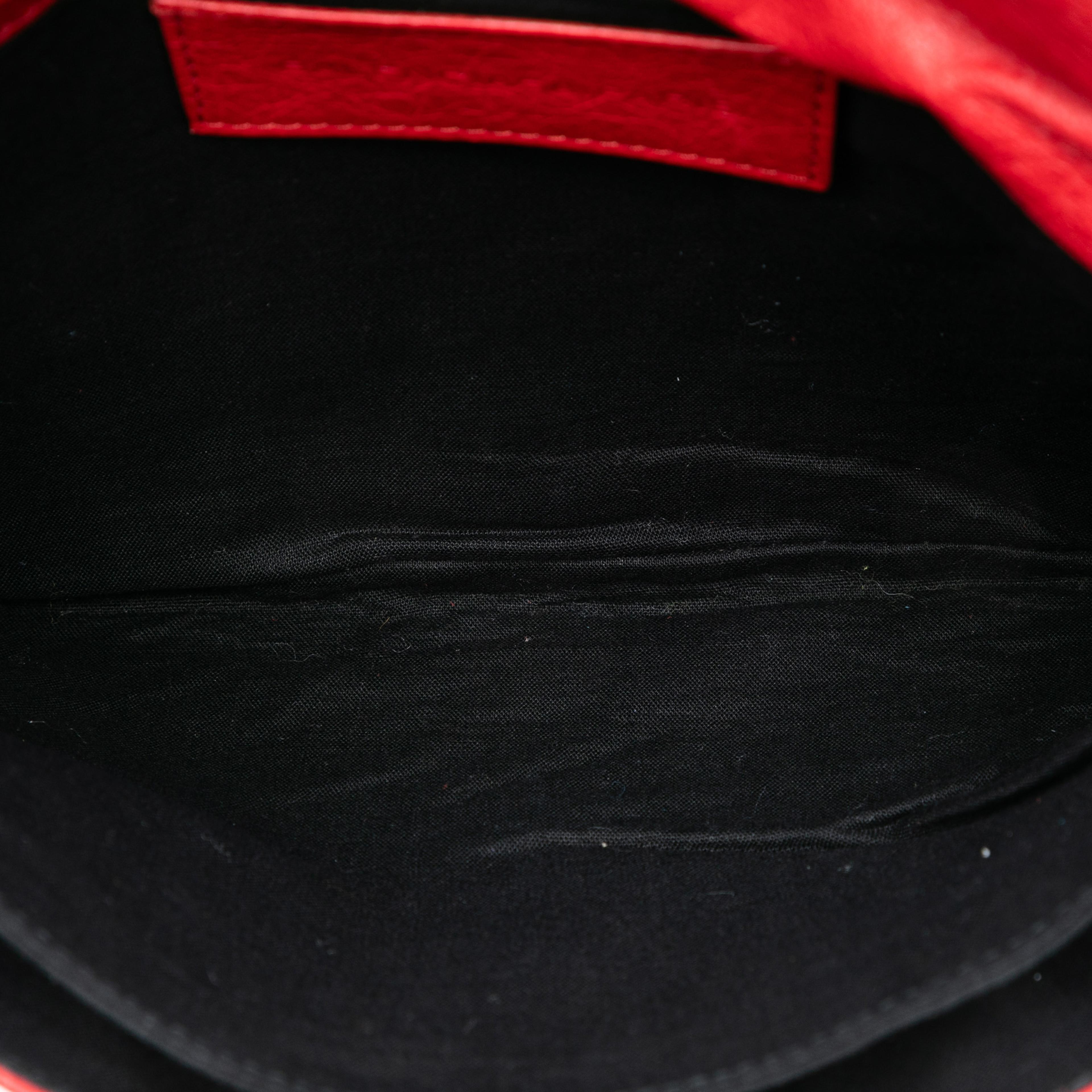 Balenciaga Lambskin Motocross Classic Envelope Clutch, från Luxclusif, i färgen red. Klicka för att öppna bilden i stort format