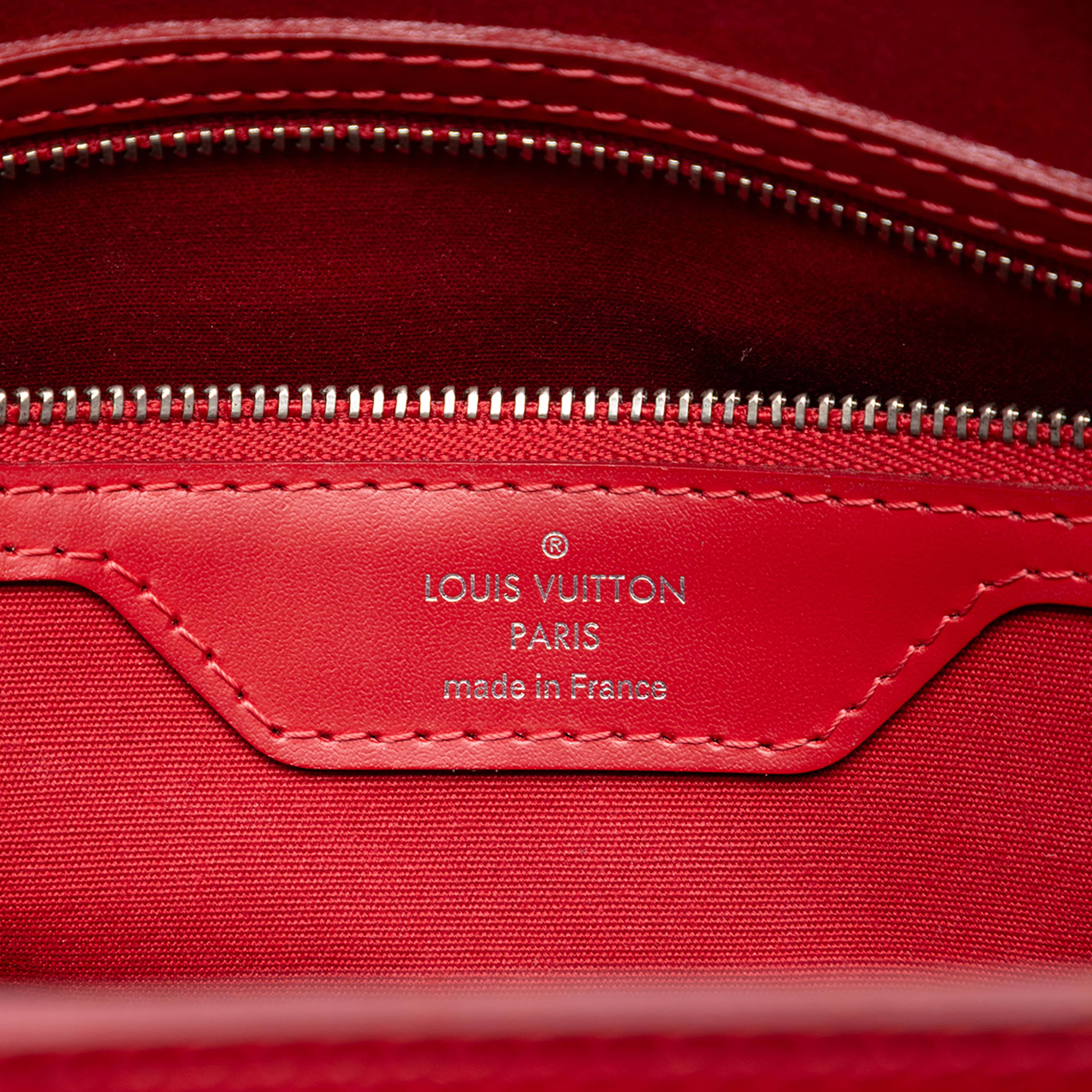 Louis Vuitton Epi Brea Mm, från Luxclusif, i färgen red. Klicka för att öppna bilden i stort format