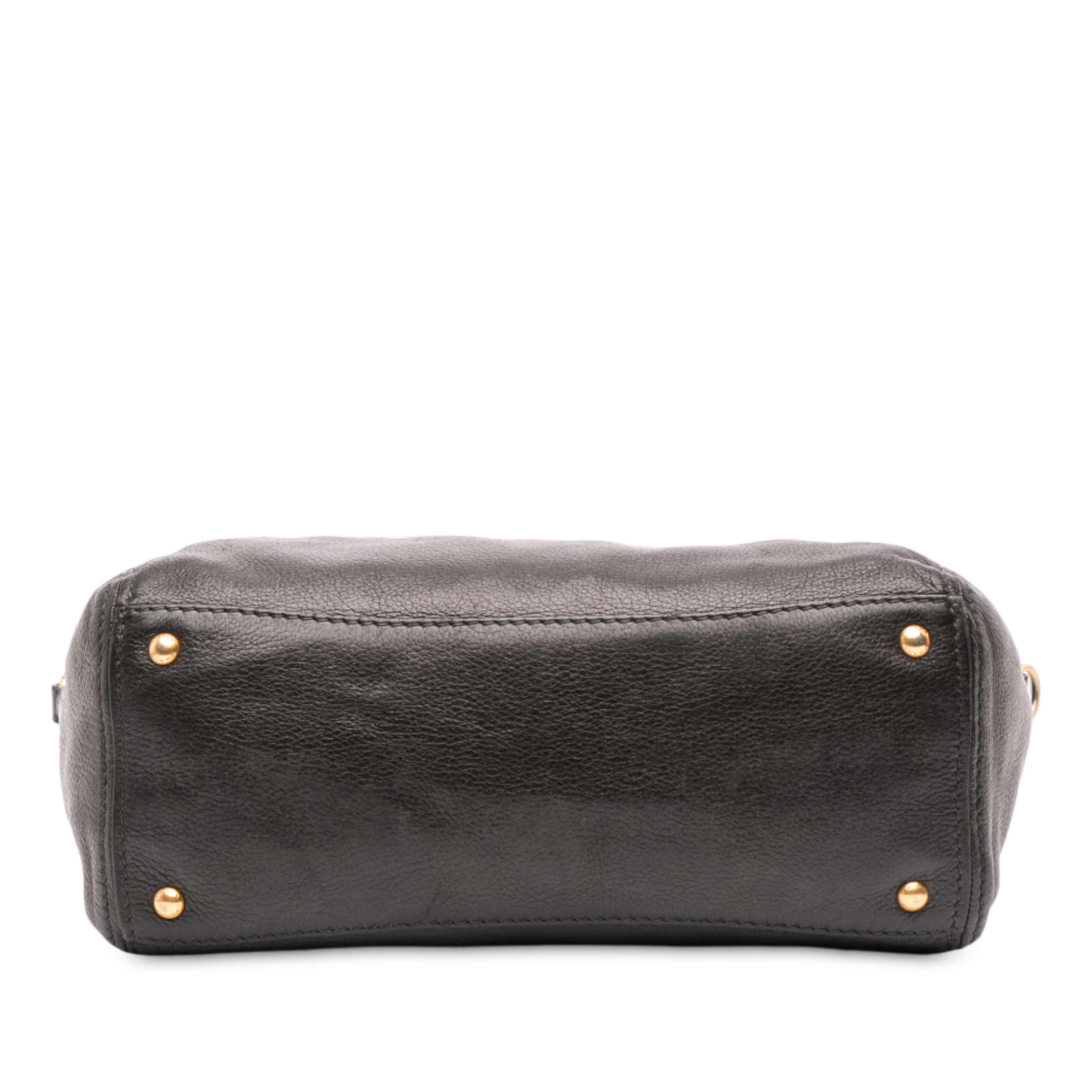 Prada Vitello Daino Frame Convertible Tote, från Luxclusif, i färgen black. Klicka för att öppna bilden i stort format