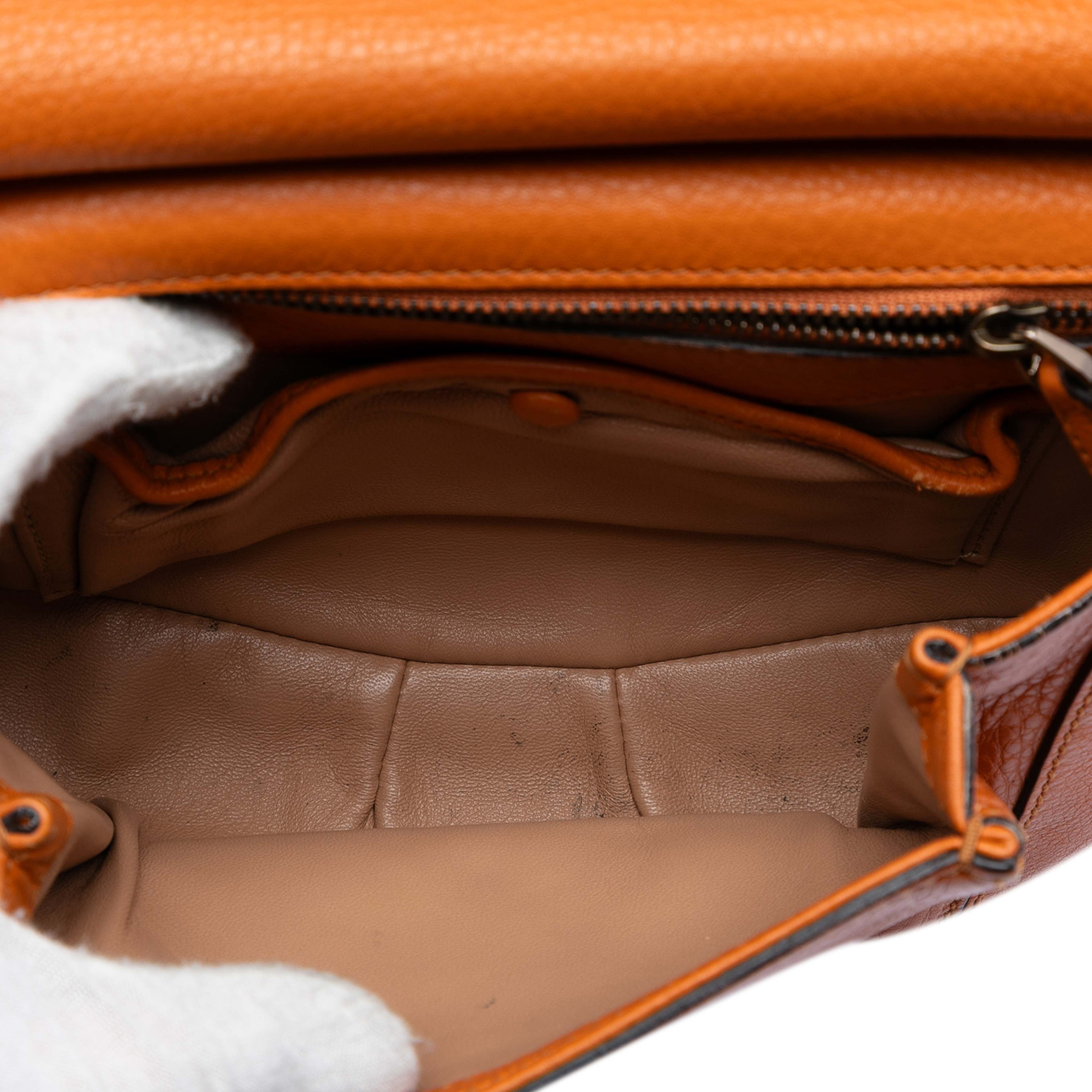 Gucci Small Leather Bamboo Nouveau Fringe Crossbody, från Luxclusif, i färgen orange. Klicka för att öppna bilden i stort format