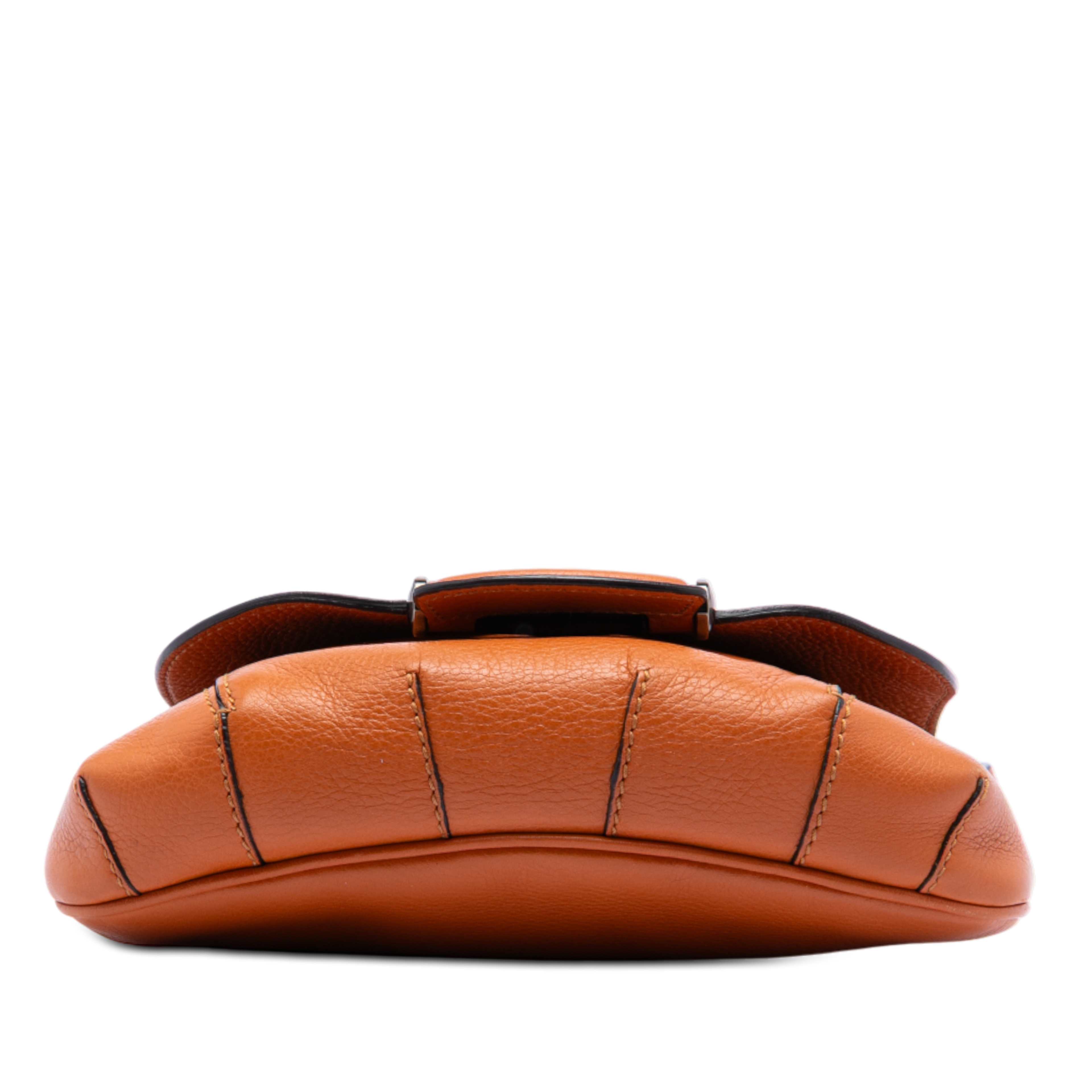 Gucci Small Leather Bamboo Nouveau Fringe Crossbody, från Luxclusif, i färgen orange. Klicka för att öppna bilden i stort format